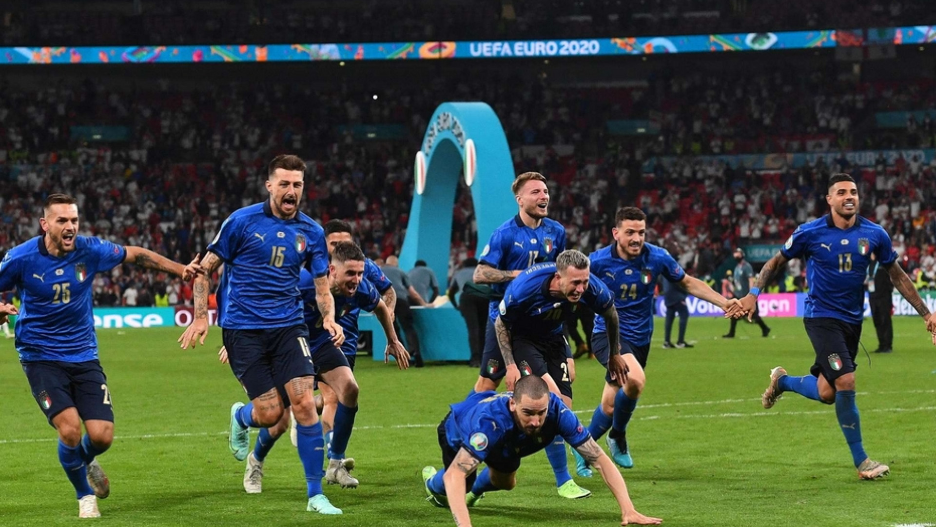 Immagine di Azzurri campioni d'Europa, la vera Regina è l'Italia