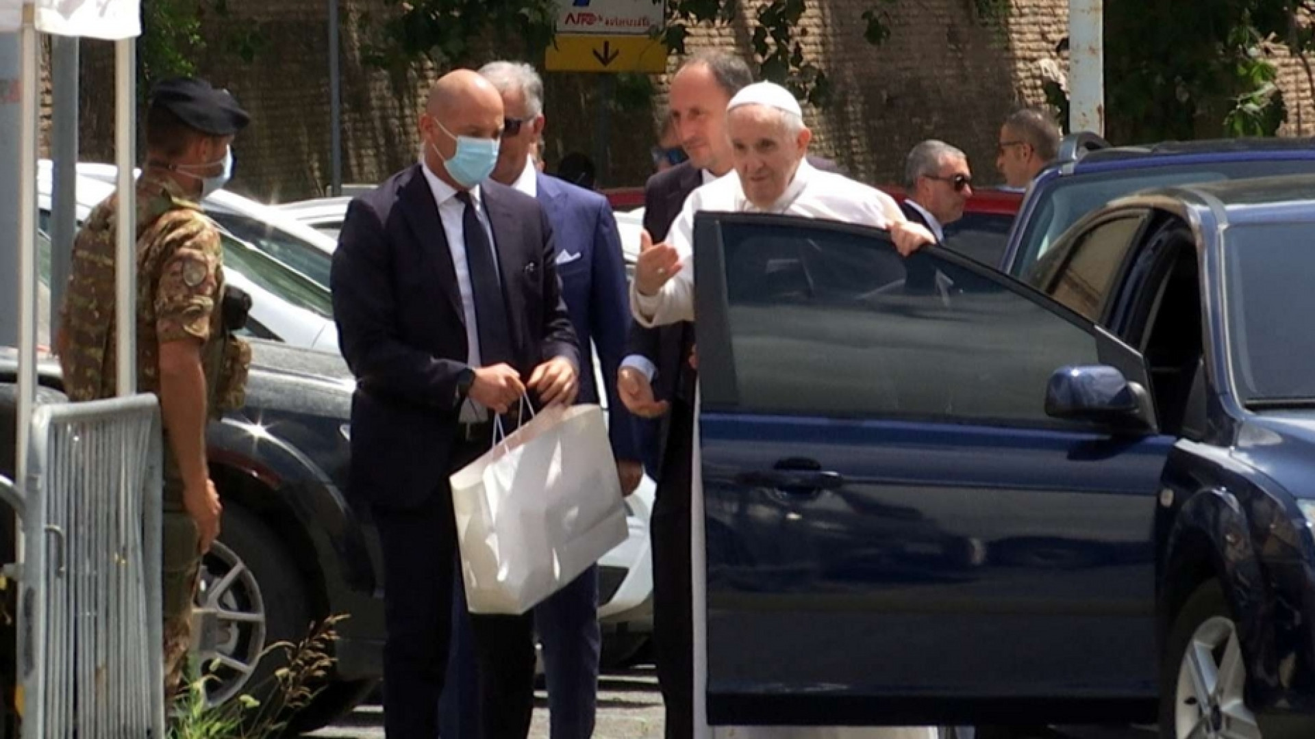 Immagine di Papa Francesco è stato dimesso dall'ospedale