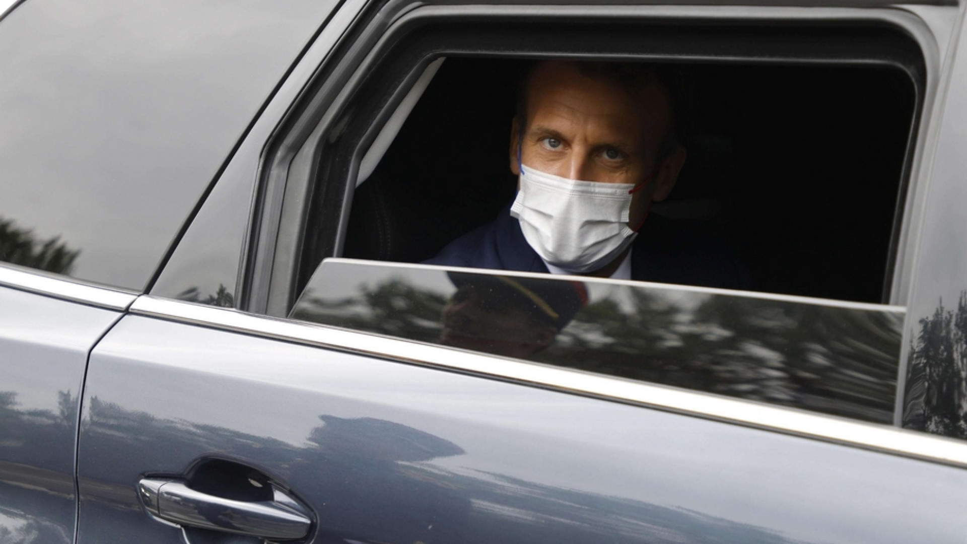 Immagine di Macron in visita a Lourdes, la prima volta di un presidente francese