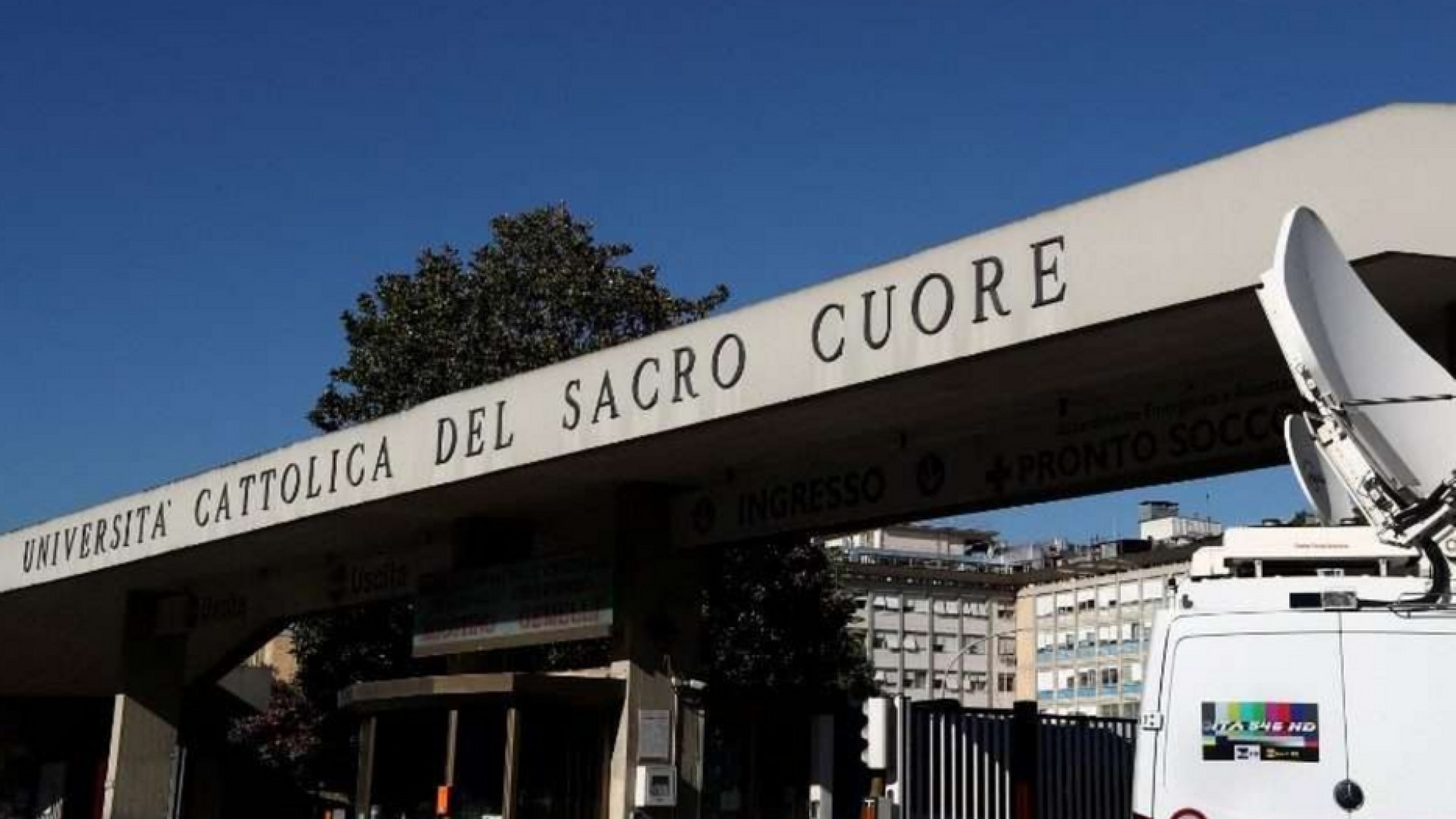 Immagine di Papa Francesco: il Gemelli, “casa” che cura il corpo e il cuore