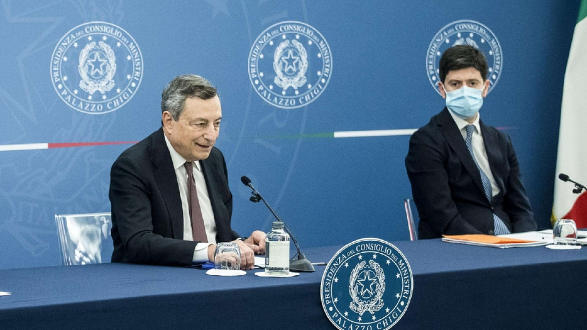 Immagine di Draghi tira dritto: accelerare la campagna. «È una questione di salute pubblica»