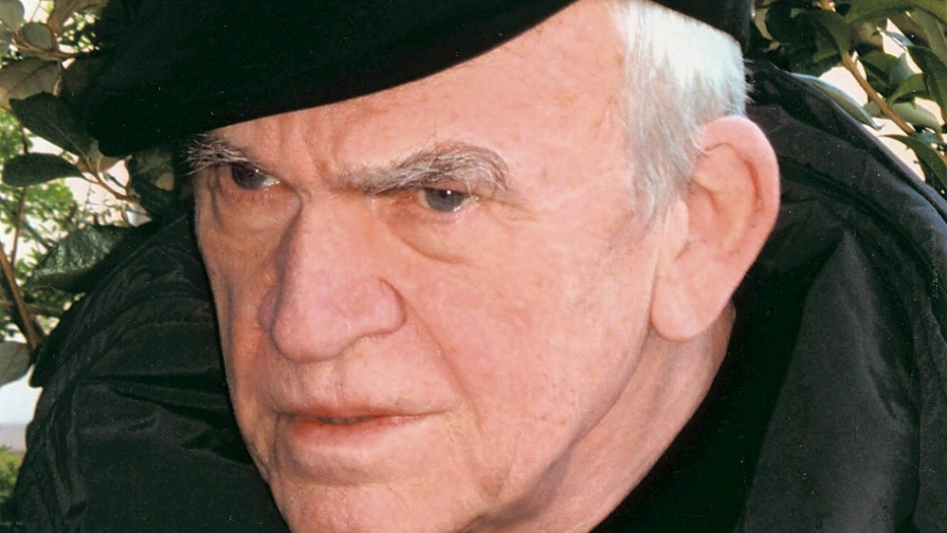 Immagine di Milan Kundera al valzer degli addii dalla Francia?