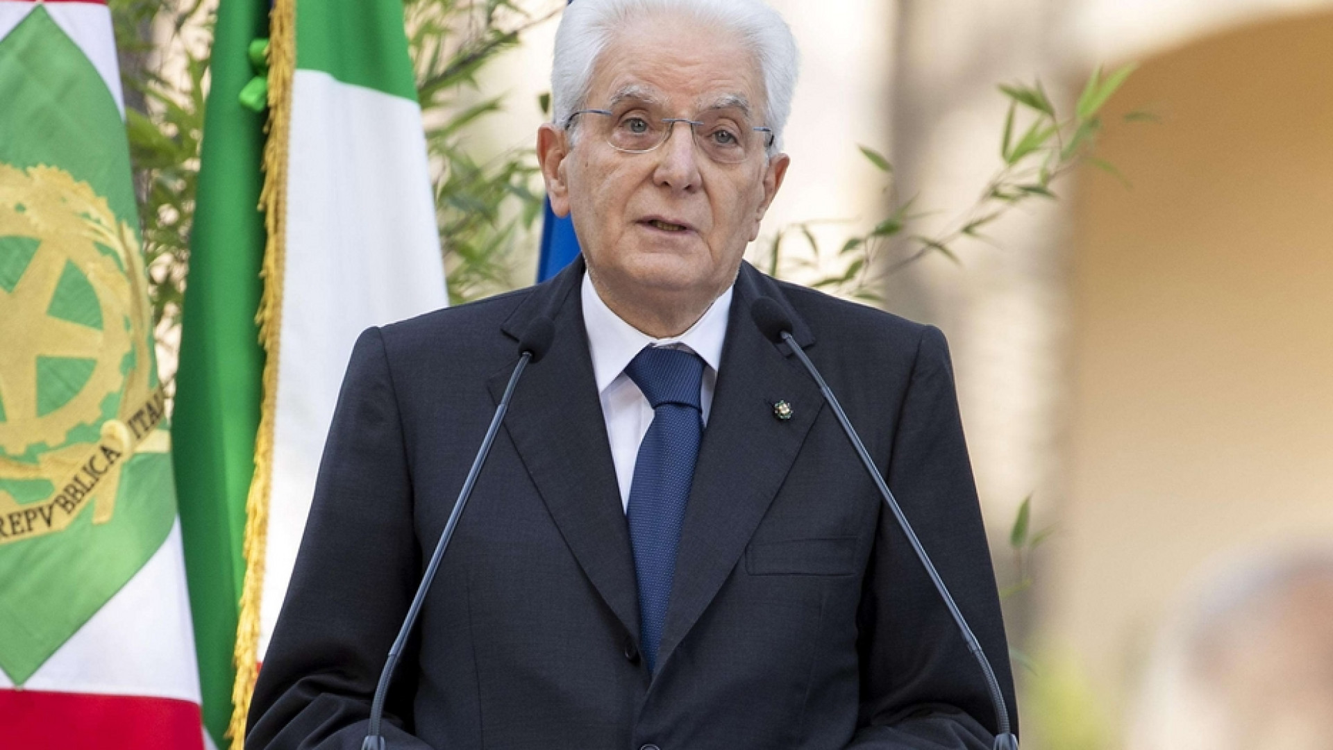 Immagine di Mattarella: è il virus che limita la libertà, non le regole per batterlo