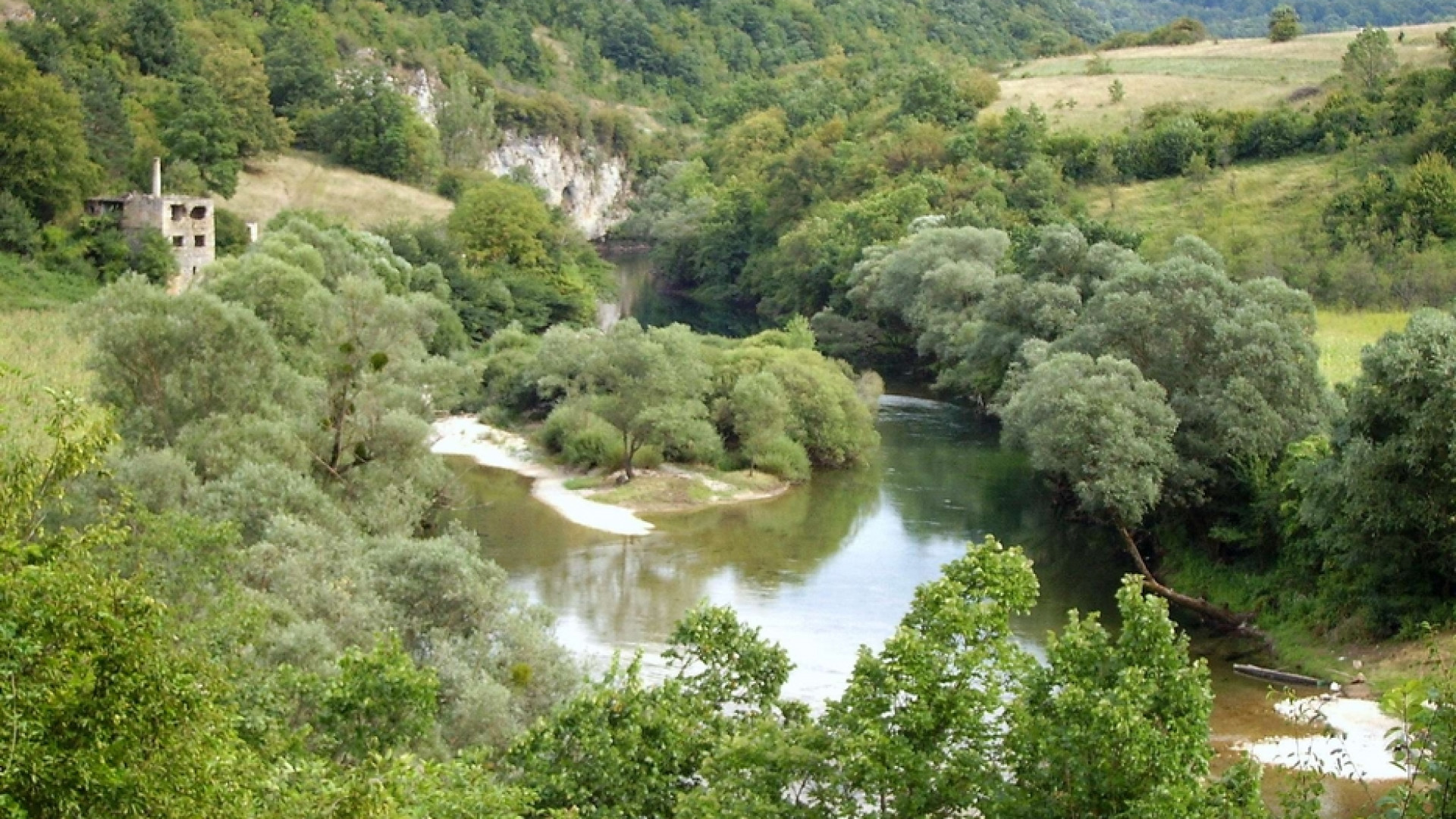 Immagine di A 5 anni affoga nel tentativo di entrare in Croazia dal fiume