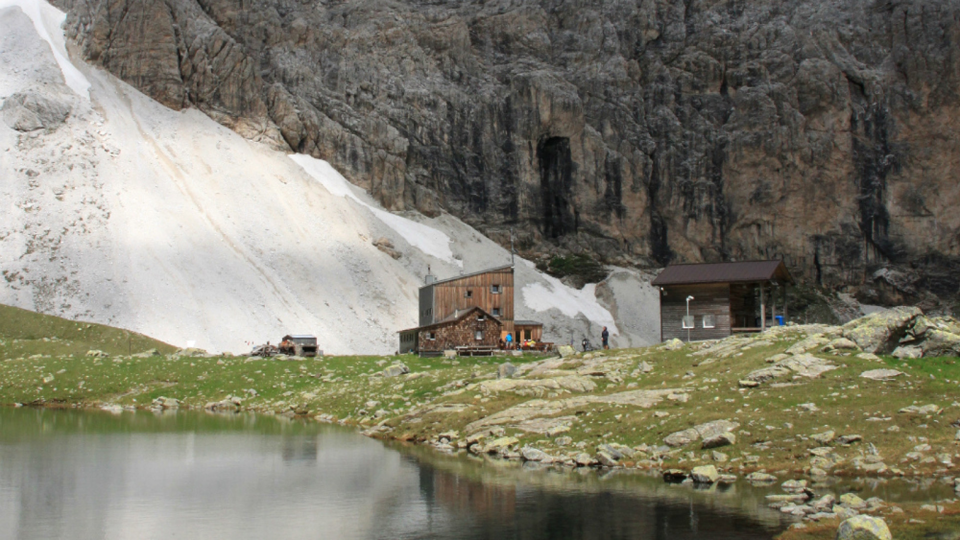 Immagine di Verso il Tribulaun: oltre la cascata