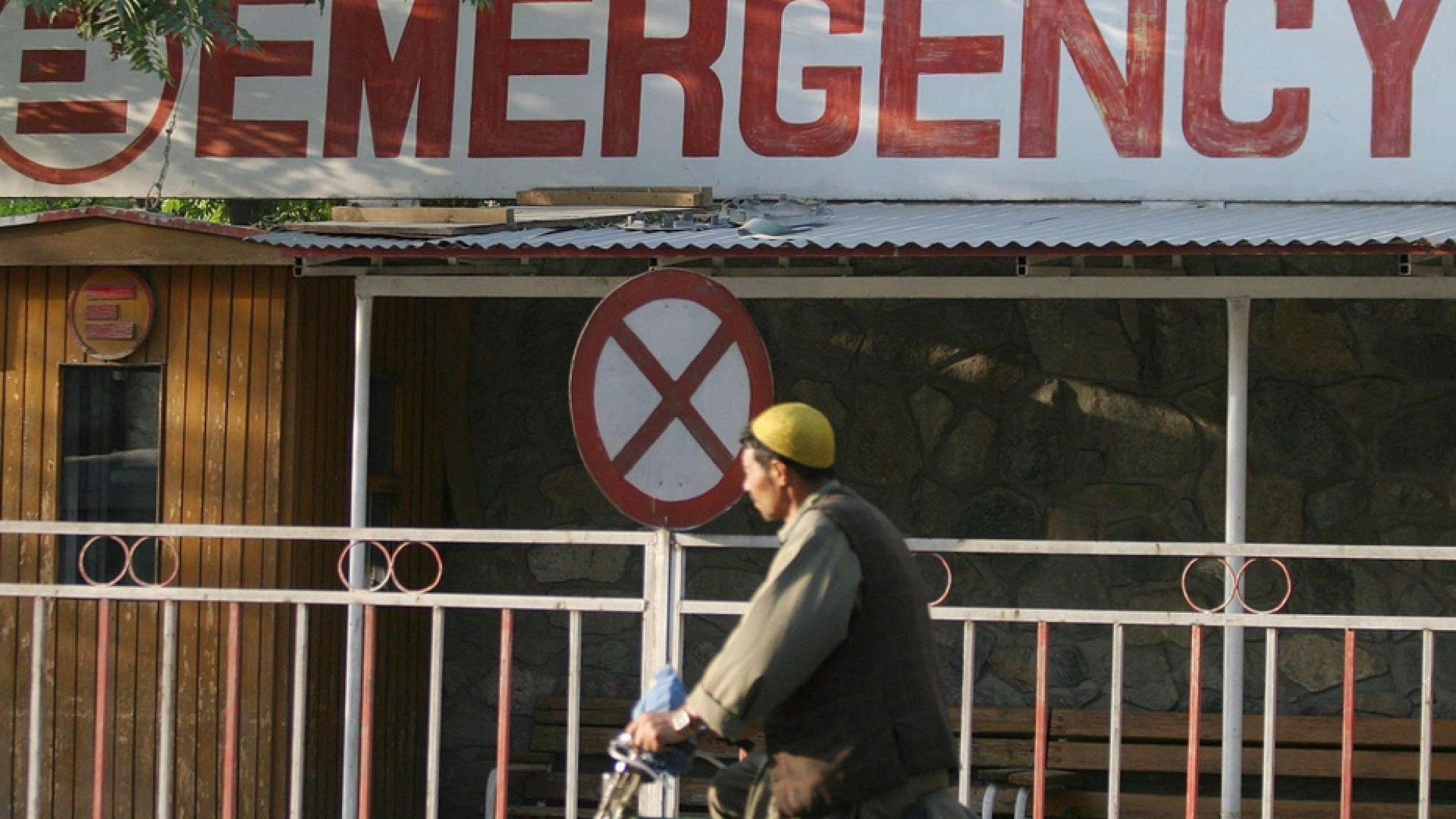 Immagine di Nell'ospedale di Emergency nessuna defezione, staff femminile al lavoro