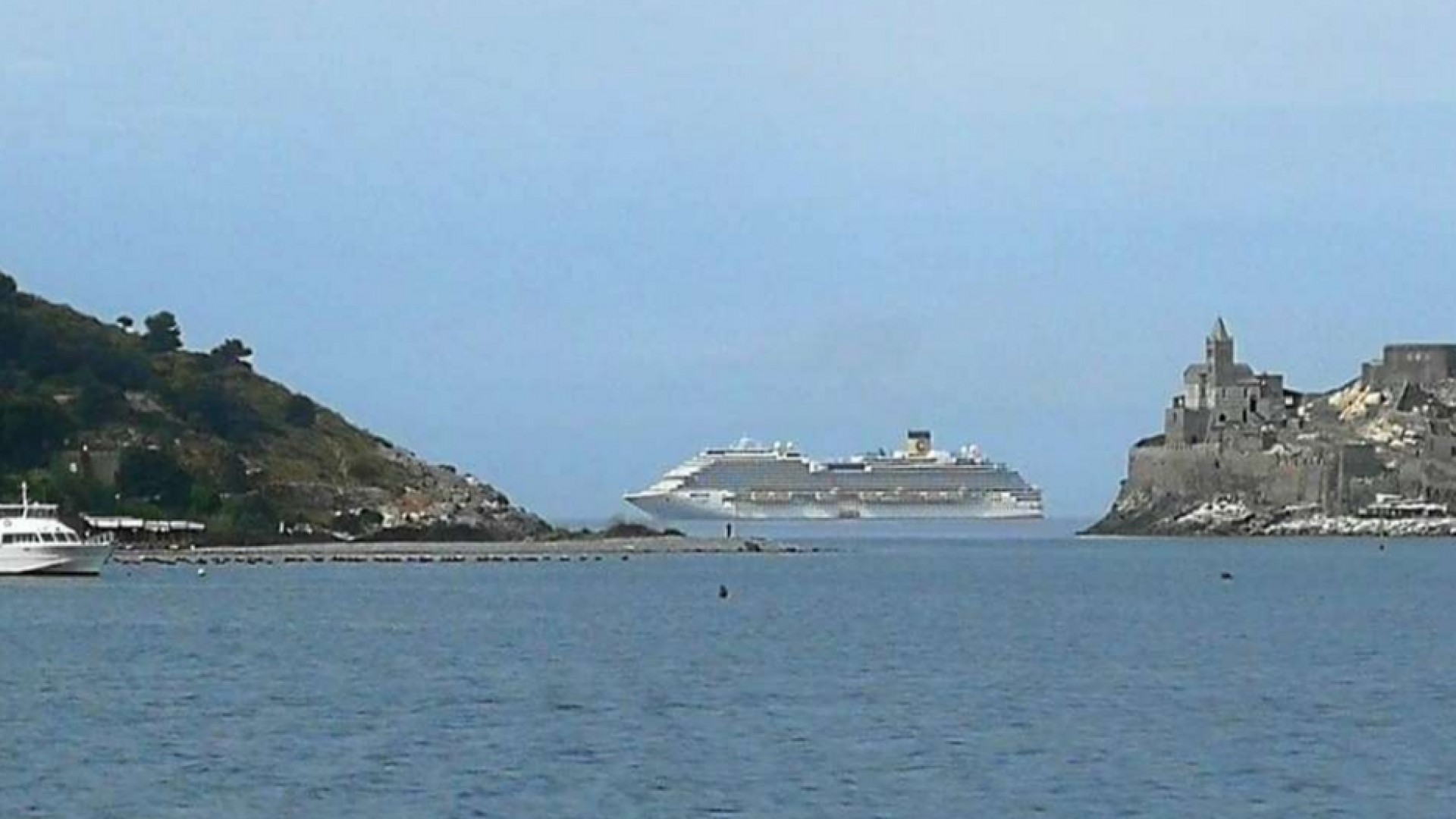 Immagine di Quelle grandi navi "parcheggiate" nel Golfo dei Poeti