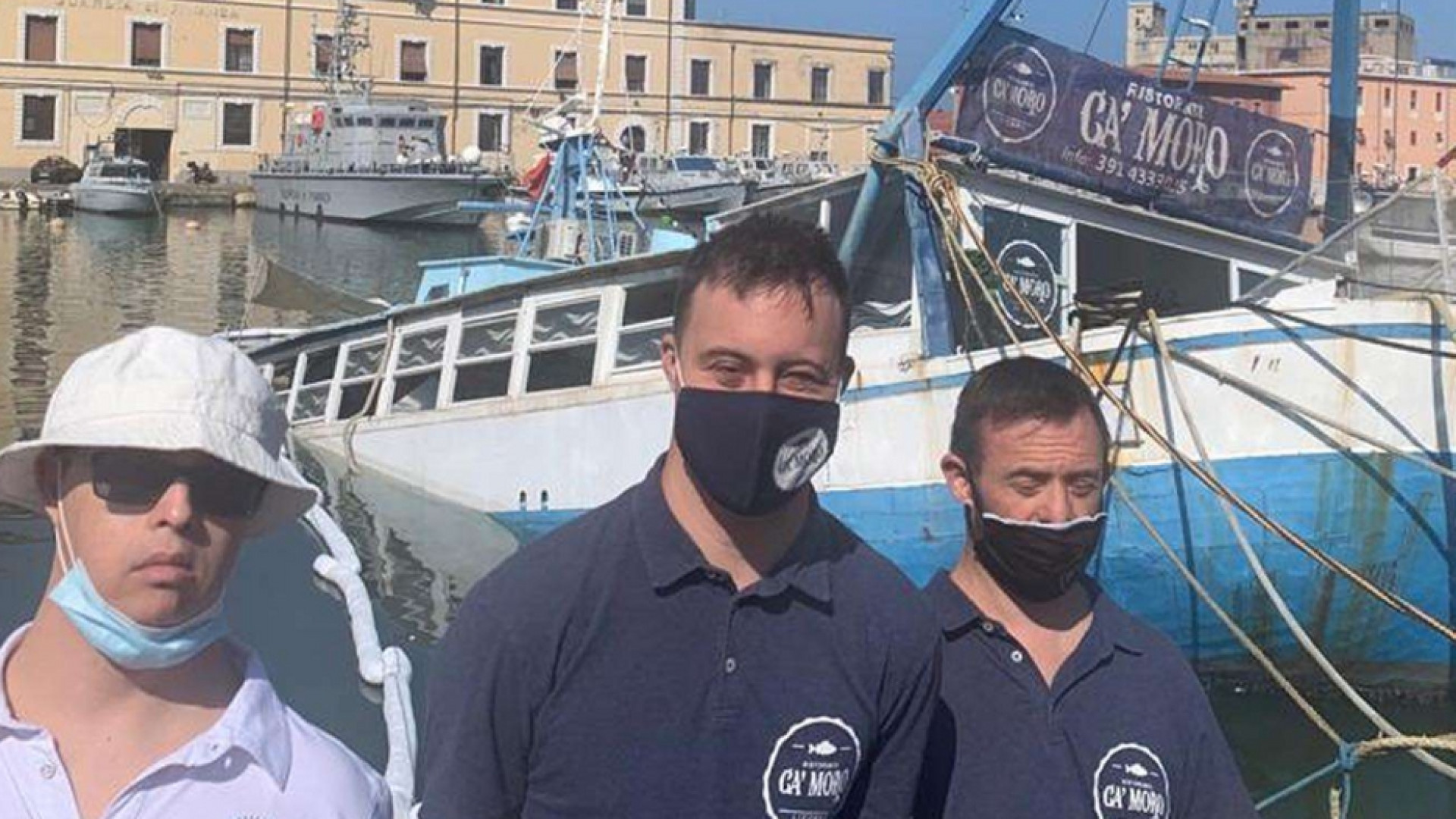 Immagine di Livorno vuole salvare la nave-ristorante che dà lavoro anche a ragazzi down