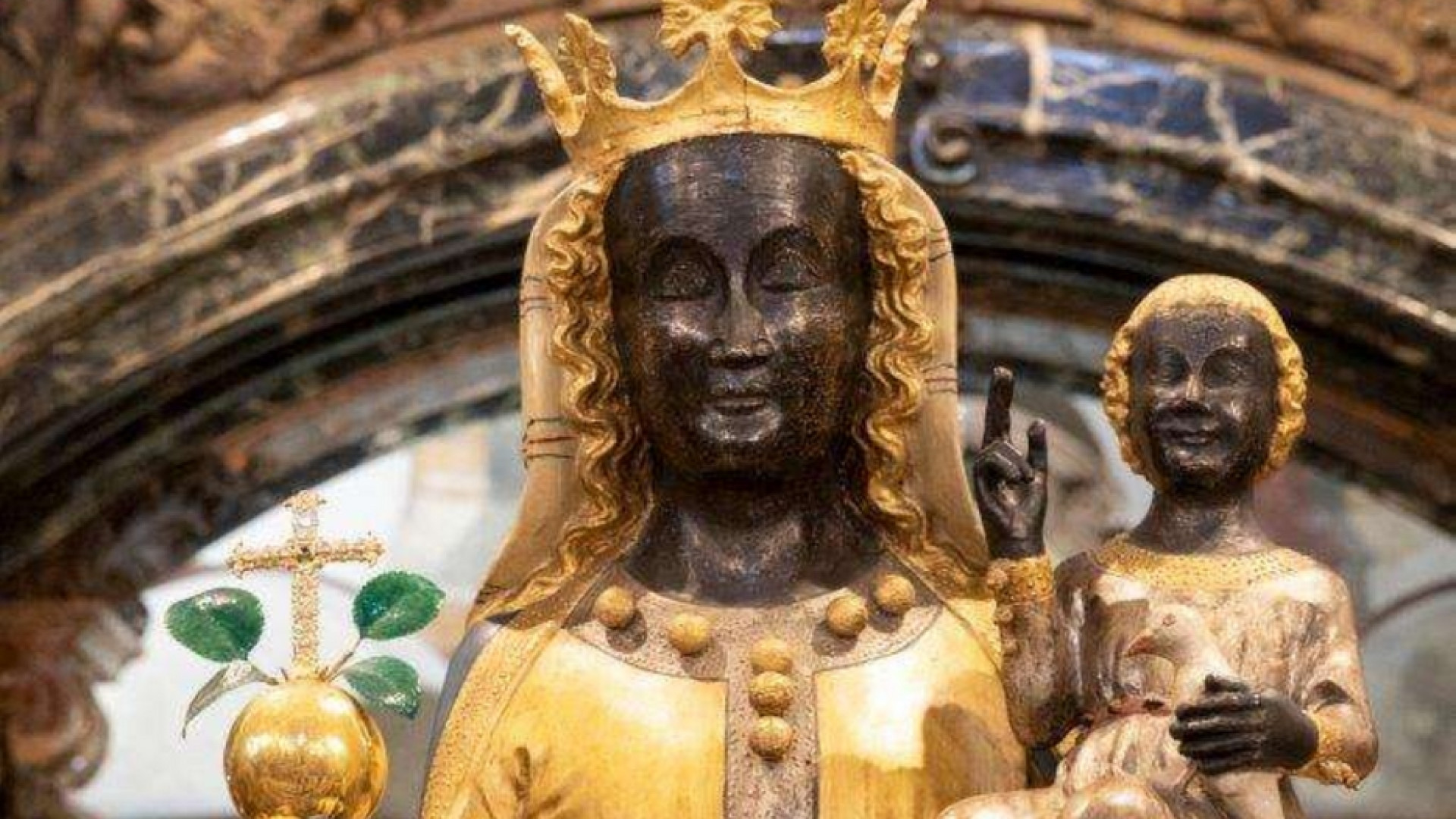 Immagine di Maria testimonia la bellezza della fede, Oropa «incorona» la Madonna Nera