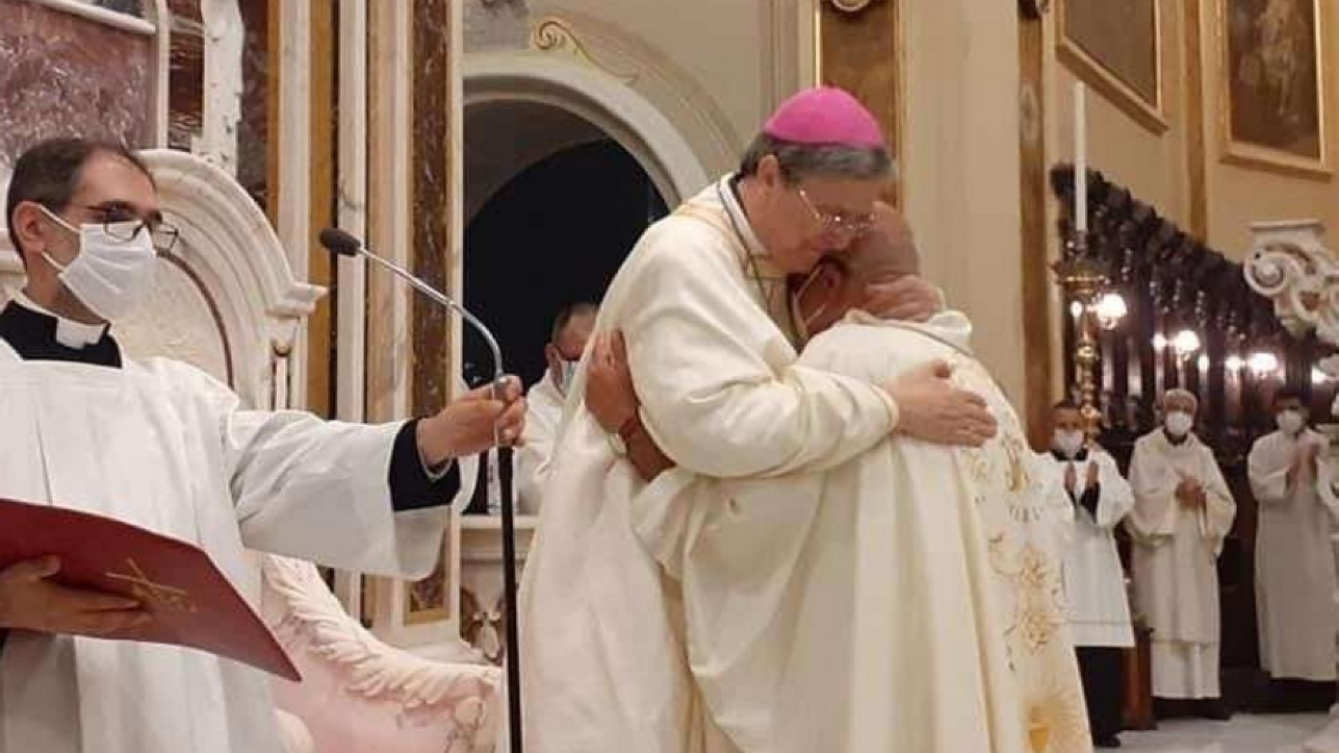 Immagine di Vedovo e genitore, diventa sacerdote