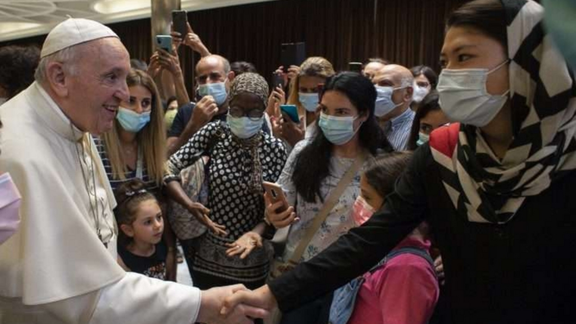 Immagine di Il Papa incontra 100 senzatetto e rifugiati. Tra loro anche 20 afghani