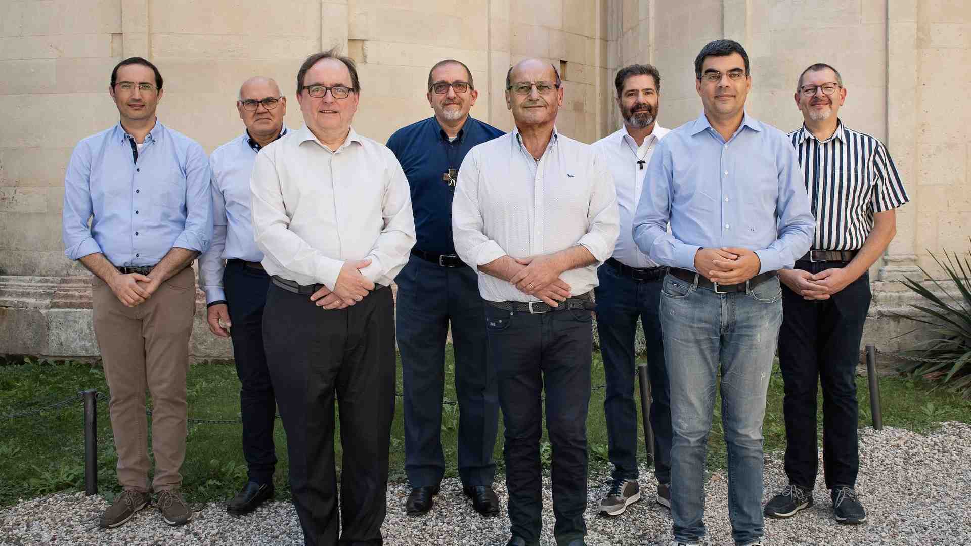 Immagine di Il vescovo Zenti ordina otto diaconi permanenti