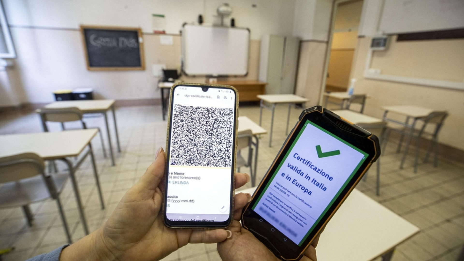 Immagine di Green pass anche per i lavoratori esterni di scuola e università