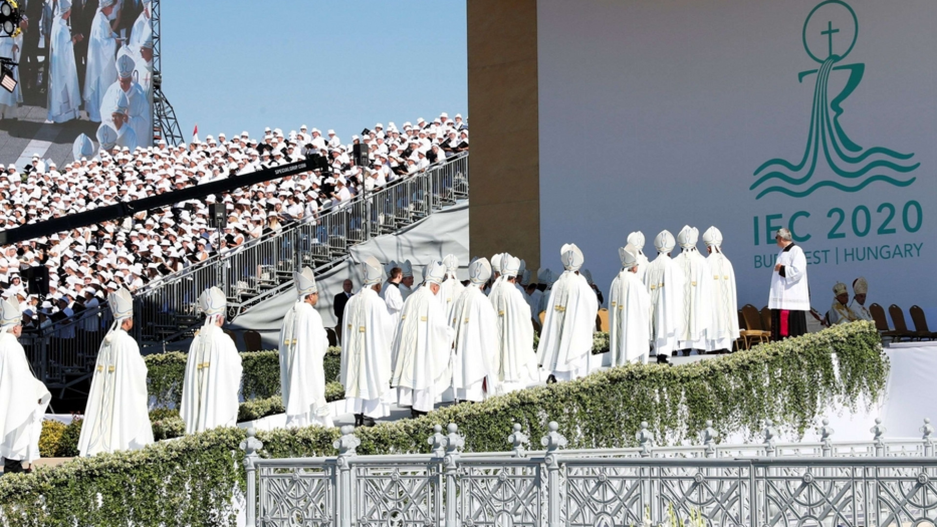 Immagine di Papa a Budapest e Bratislava: "Mai più odio e chiusure, ma fraternità"