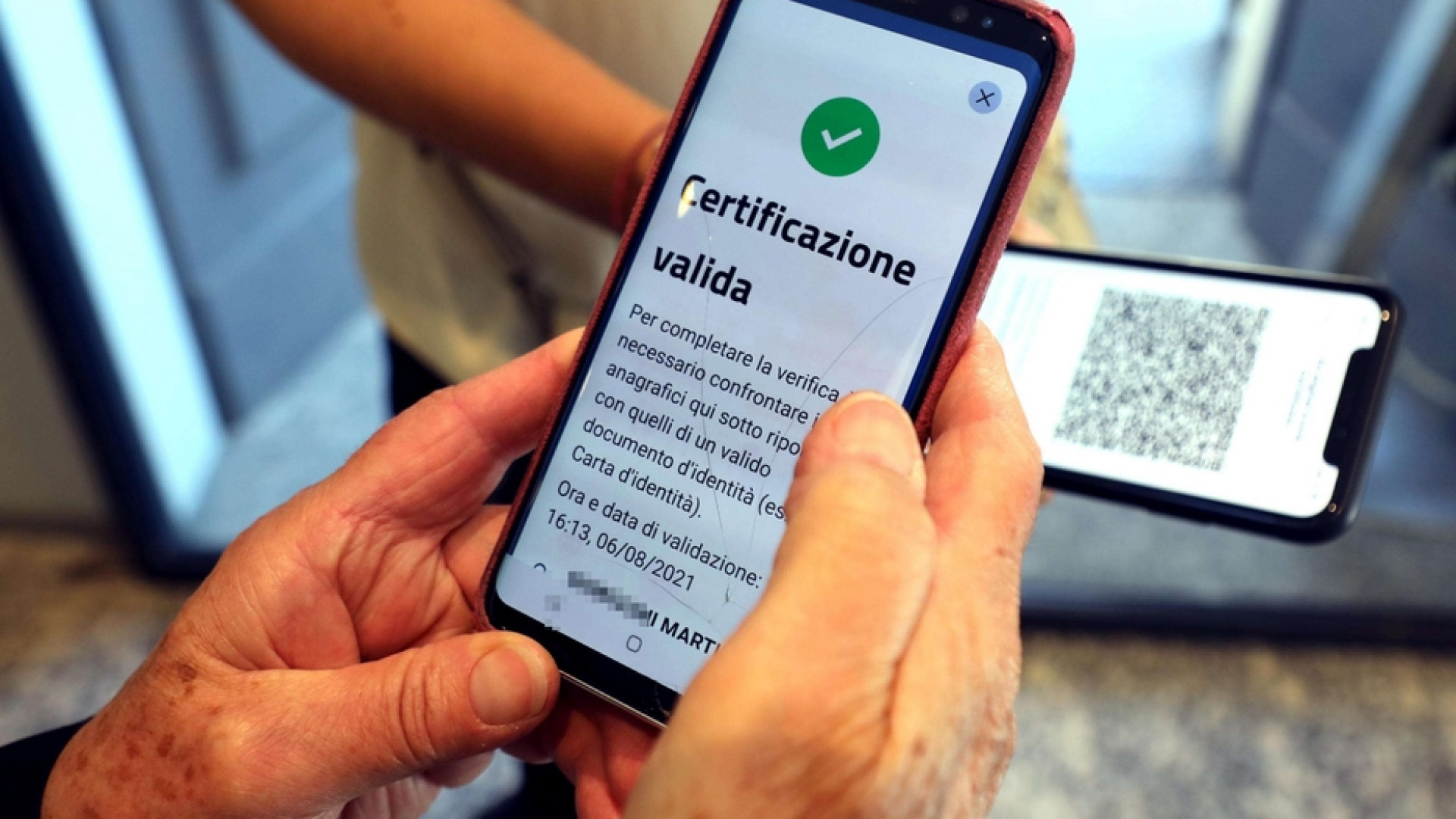 Immagine di Draghi insiste: Green pass, obbligo per tutti da metà ottobre