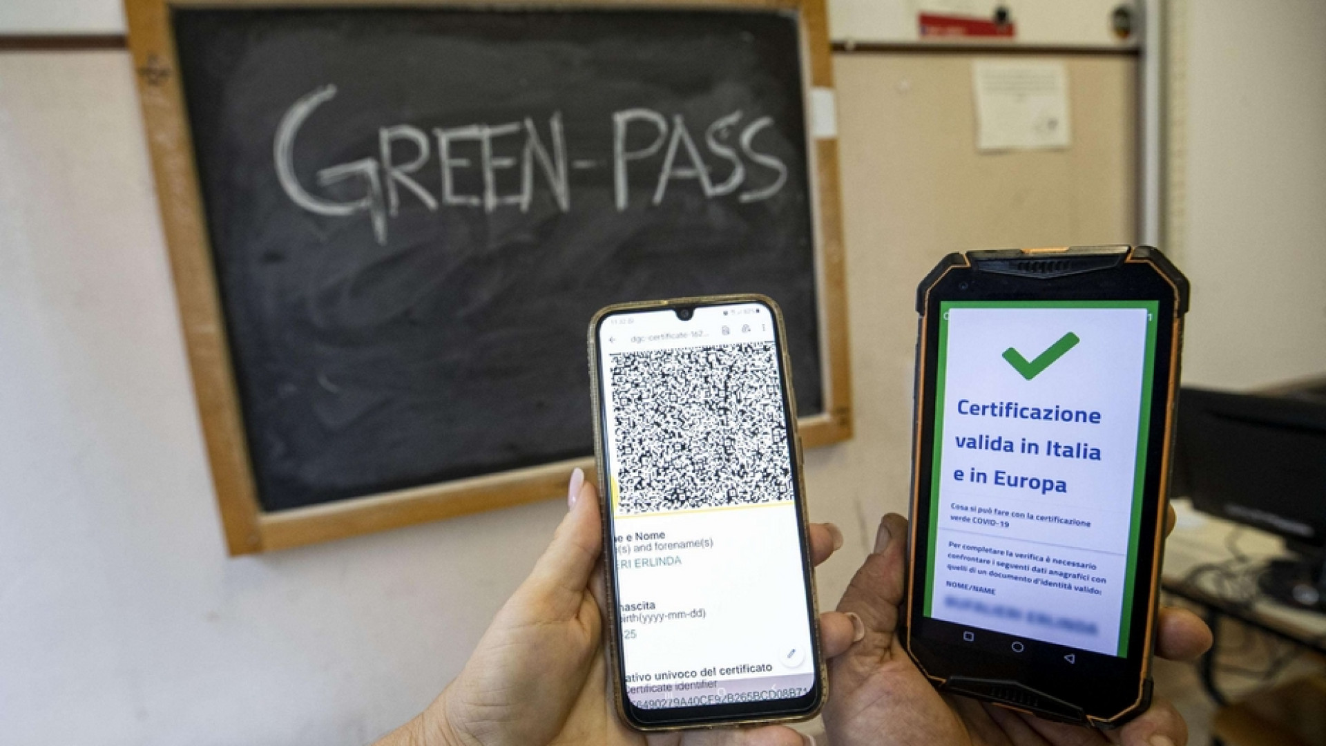 Immagine di Green pass sul lavoro (e non solo), dall'Europa agli Usa funziona così