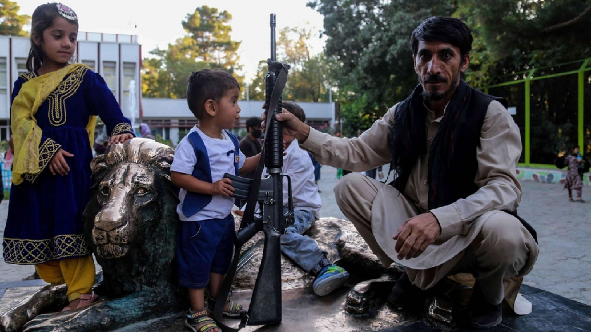 Immagine di Scuole aperte, solo per maschi. Gli Usa ammettono la strage di bambini