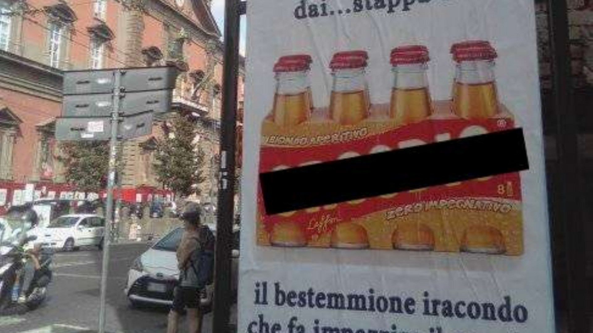 Immagine di Napoli-choc, manifesti con bestemmie per mostra promossa dalla Giunta