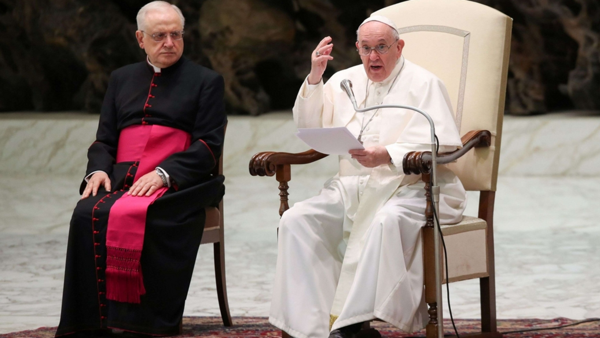 Immagine di Il Papa: «La violenza sulle donne è una piaga aperta»