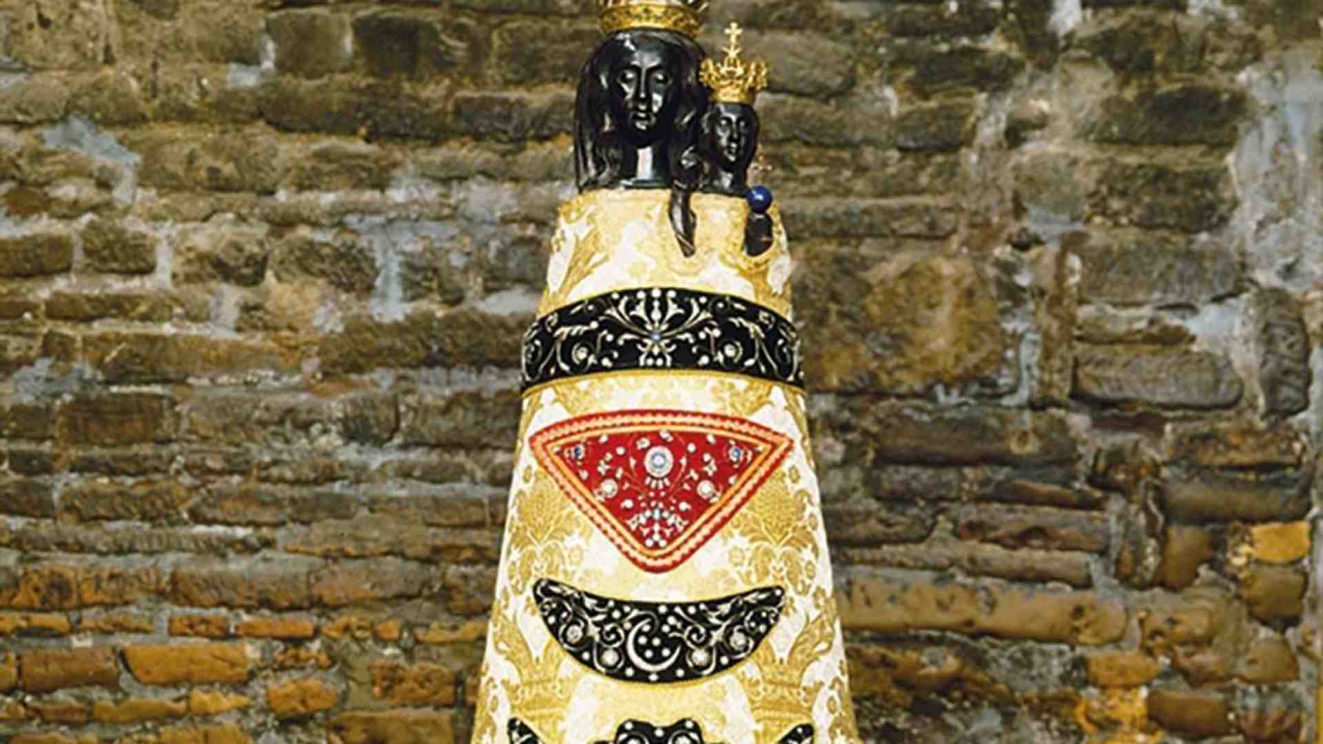 Immagine di Villafranca. Nella cappella dell’aeroporto la Madonna di Loreto