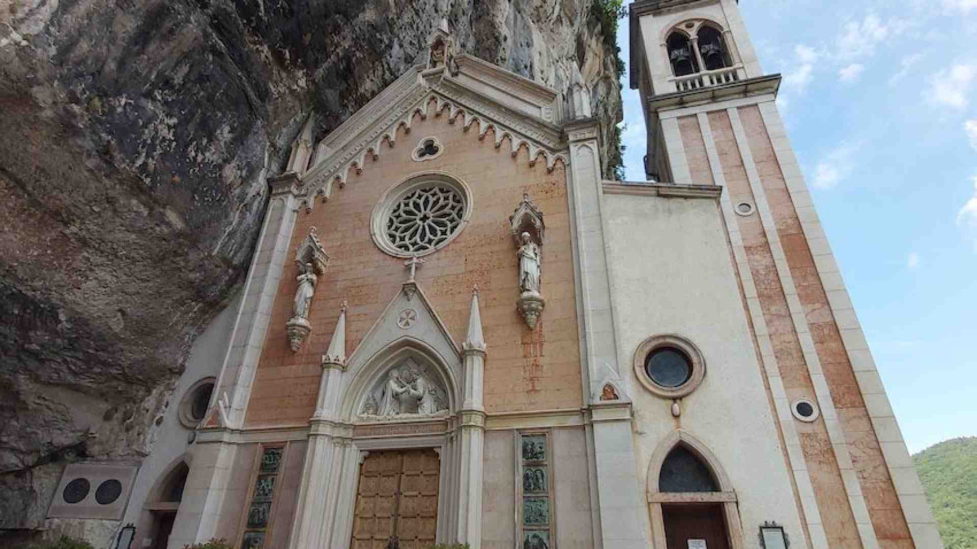 Immagine di Il Rosario dalla Madonna della Corona su Tv2000