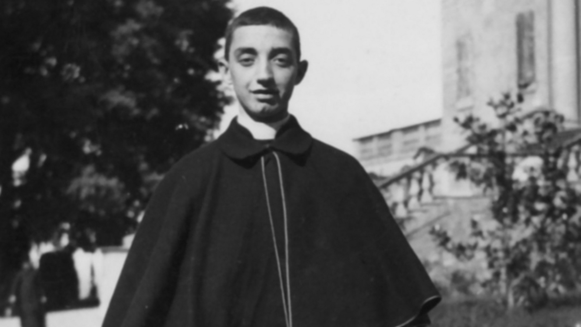 Immagine di Don Fornasini beato. Come reliquie la bici, gli occhiali e l'aspersorio