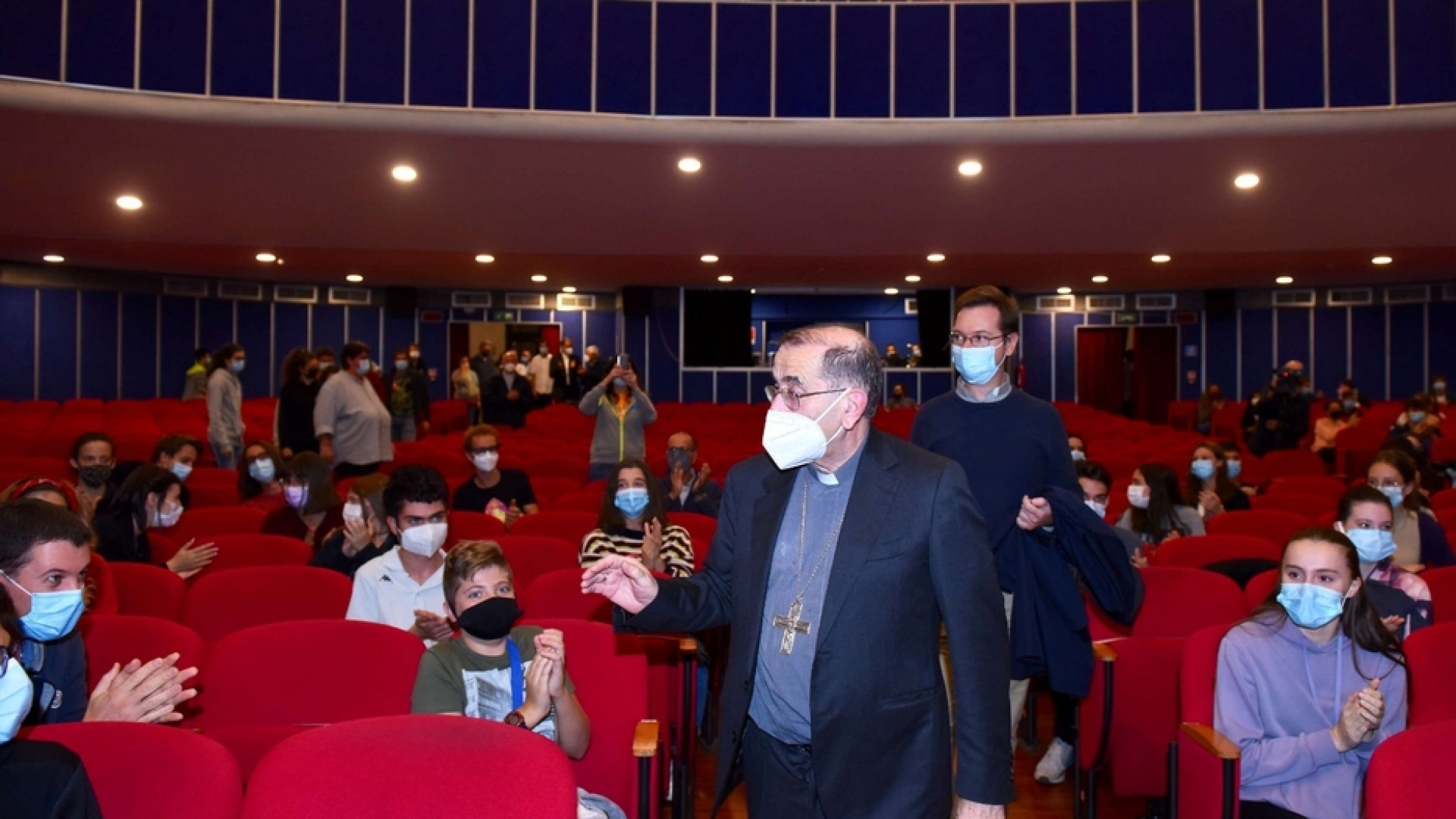 Immagine di Delpini ai ragazzi: vita da follower? Meglio «Fellowers». In viaggio con Gesù