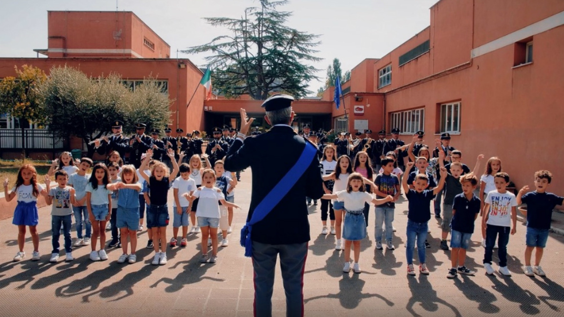 Immagine di La Polizia di Stato incontra 50mila studenti delle scuole elementari di 100 capoluoghi di provincia
