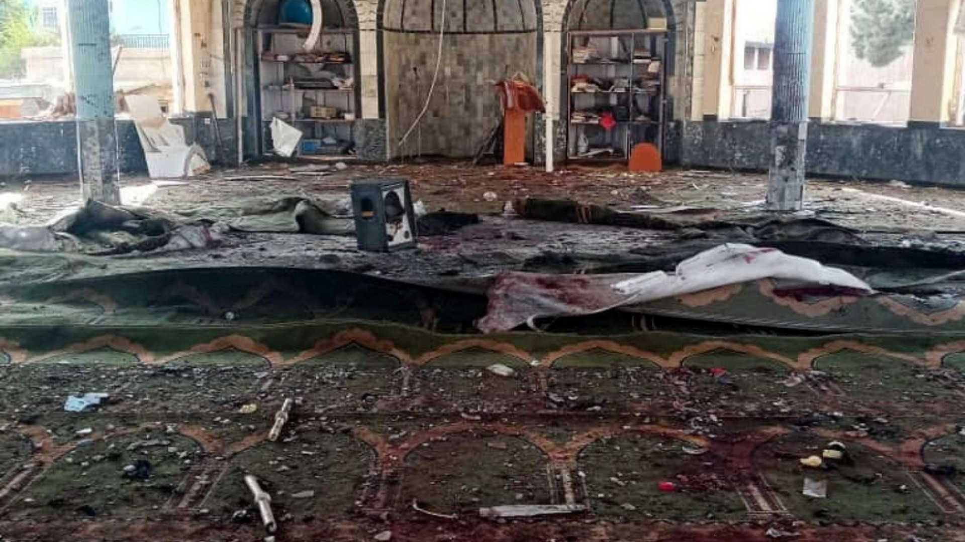Immagine di Kamikaze nella moschea di Kunduz, «più di 80 morti e 100 feriti»