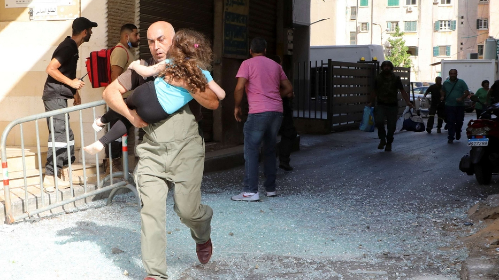 Immagine di Esplode la crisi del Libano, cecchini sparano a Beirut: bagno di sangue