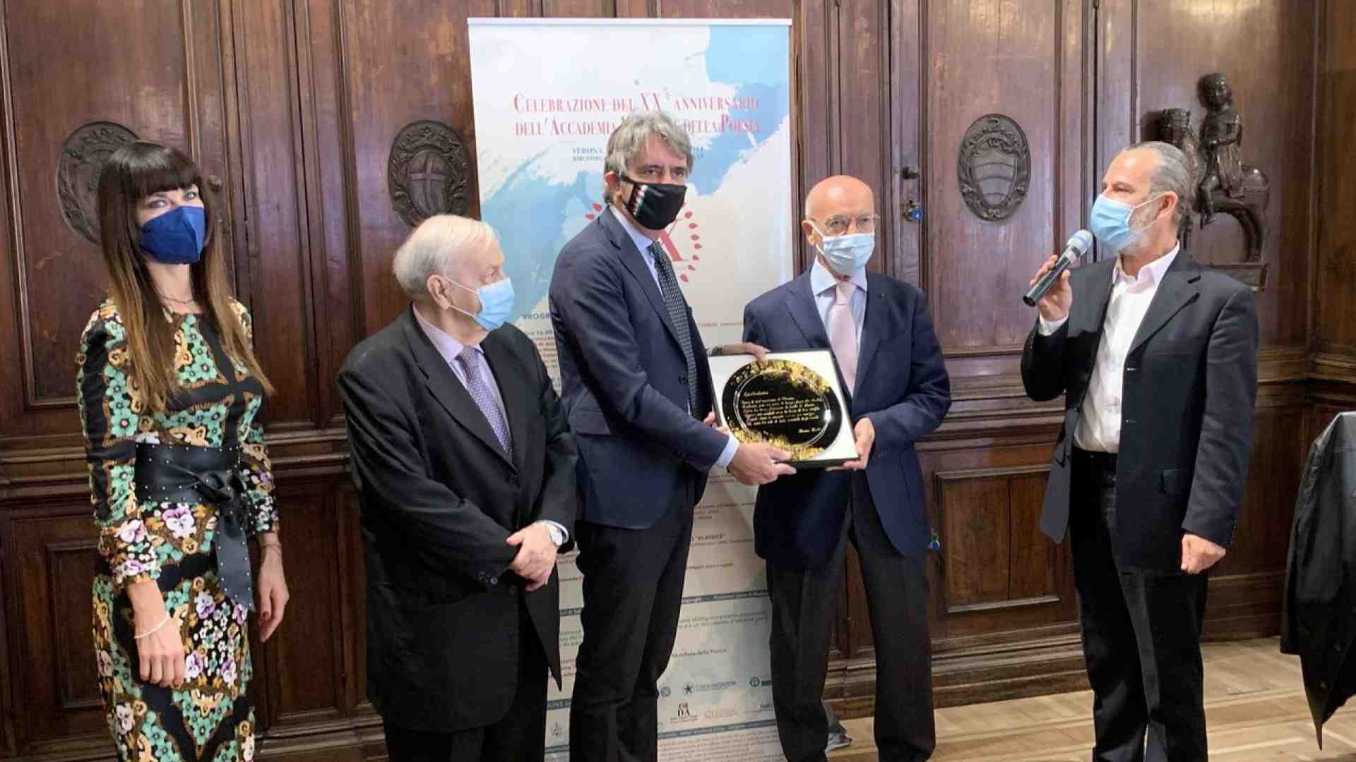 Immagine di Consegnato il premio Catullo a Dotoli e Dorion