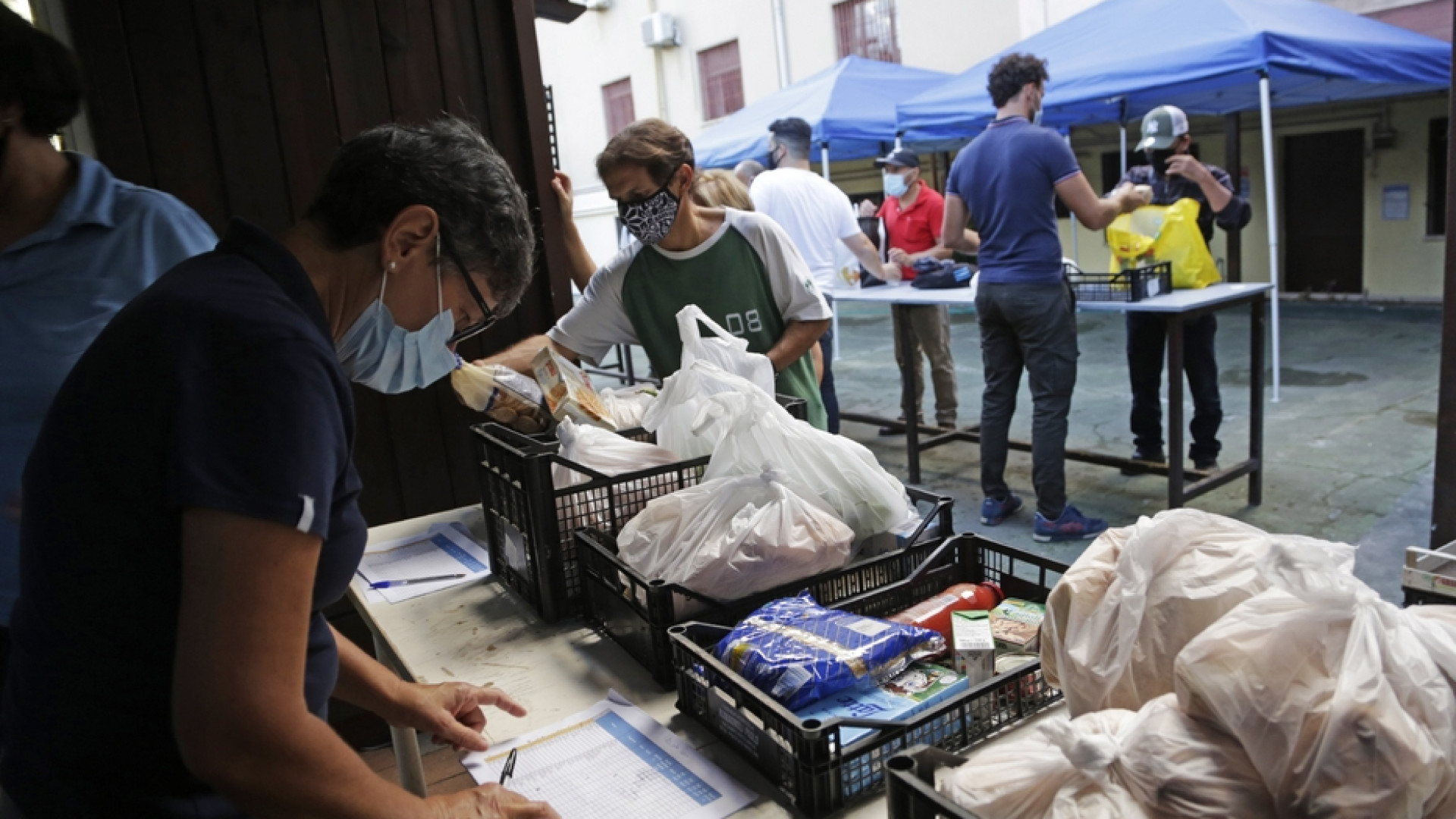 Immagine di Quasi due milioni di poveri alla Caritas, allarme madri sole e minori