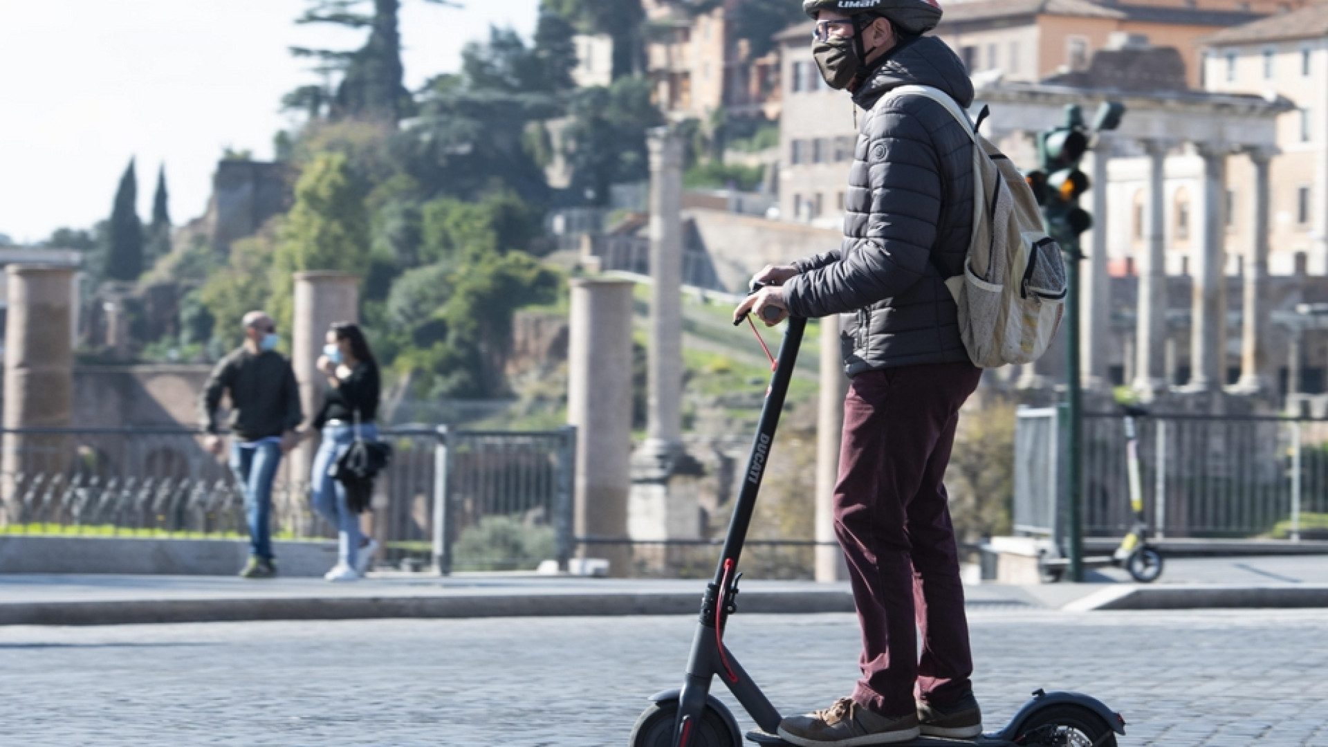 Immagine di Monopattini, fumo e telefono in auto: ecco come cambieranno le regole
