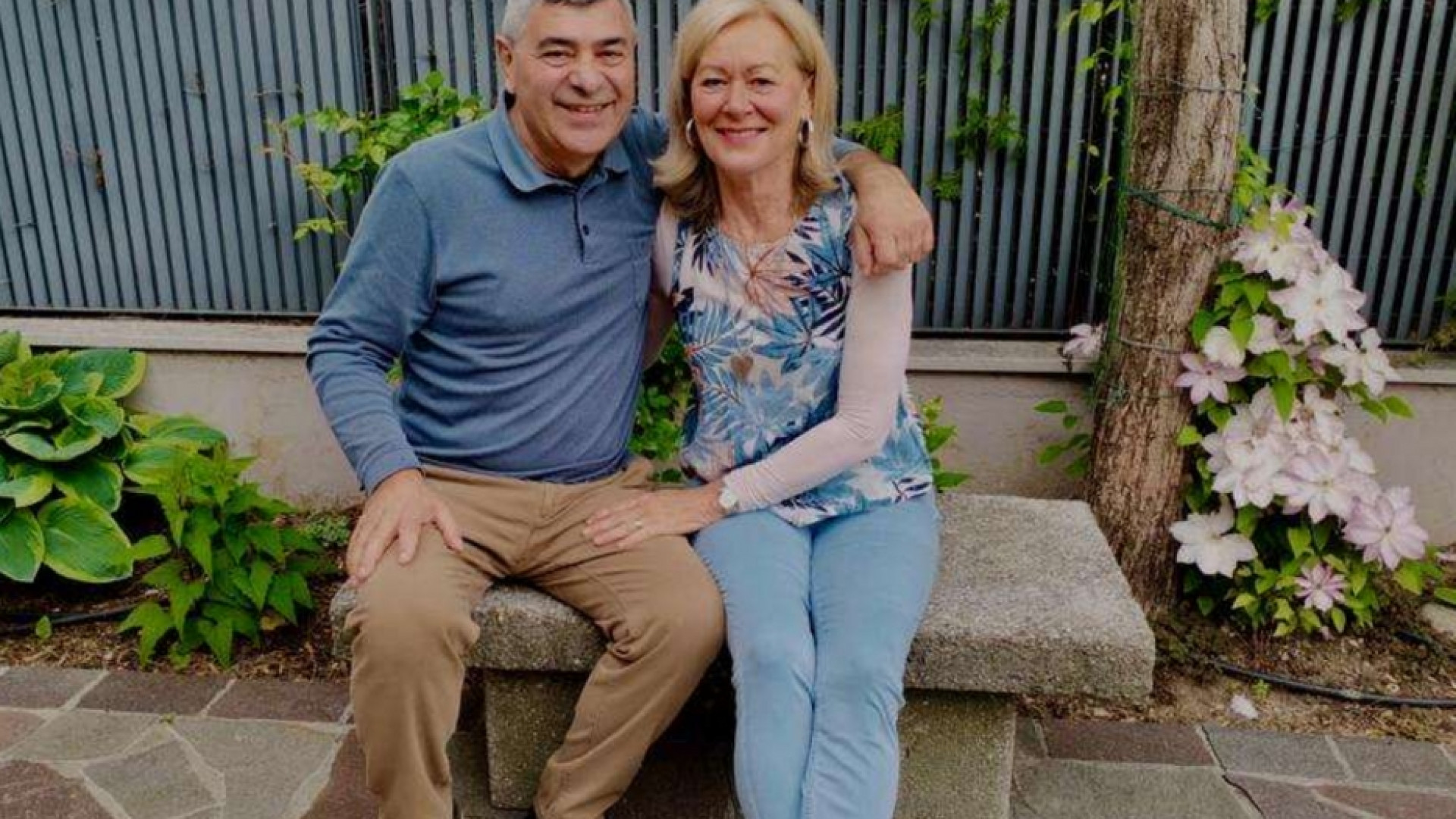 Immagine di «Da Lignano all'Austria, così ci siamo comprati la panchina del nostro amore»