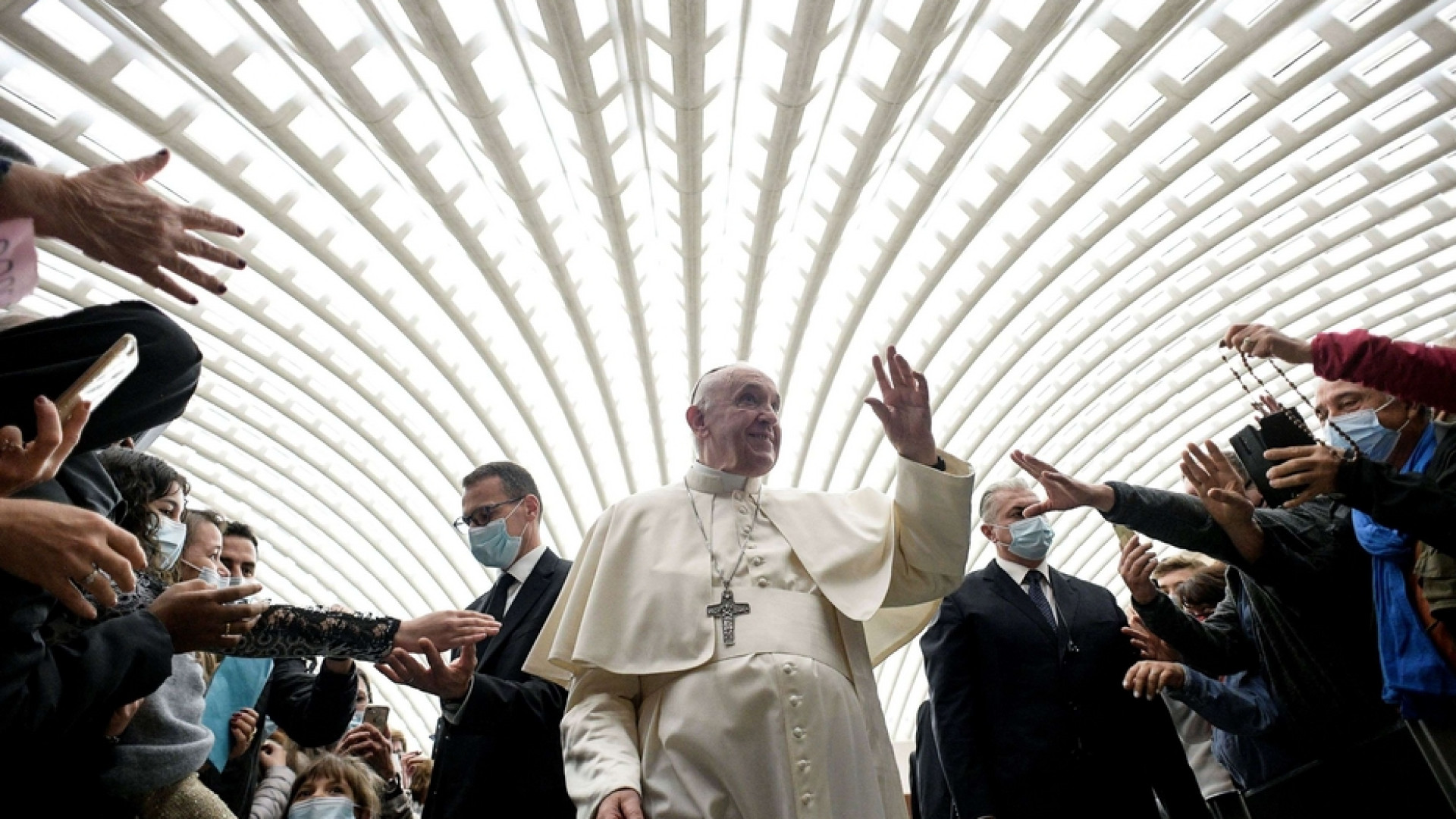 Immagine di Papa Francesco andrà in Grecia e Cipro. E ringrazia Messi per la maglietta