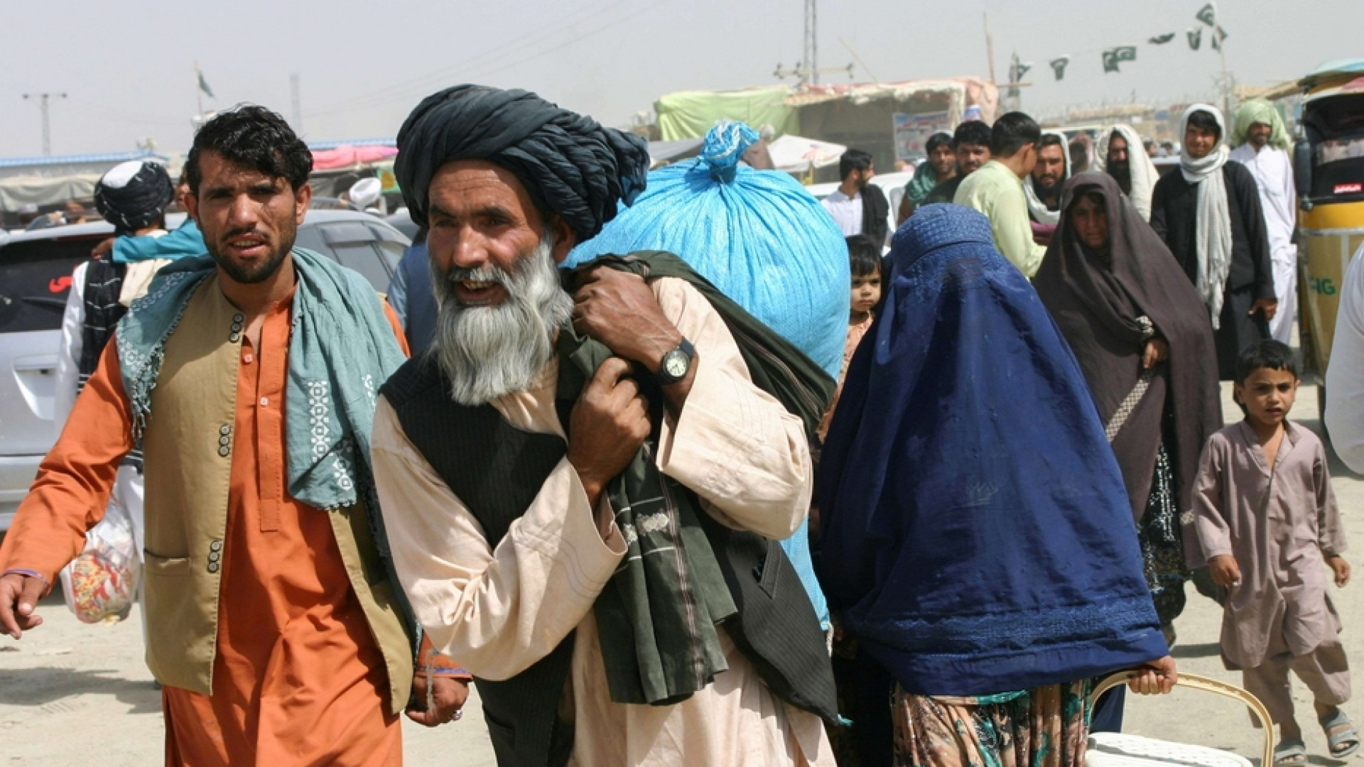 Immagine di Profughi afghani nella terra di mezzo. Rifiutati da tutti