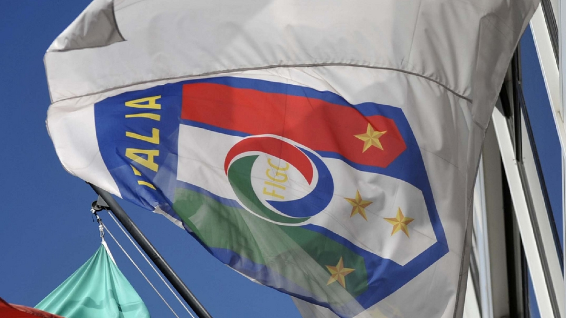 Immagine di Azzardo e calcio, il pressing sul governo per sospendere il divieto di sponsor