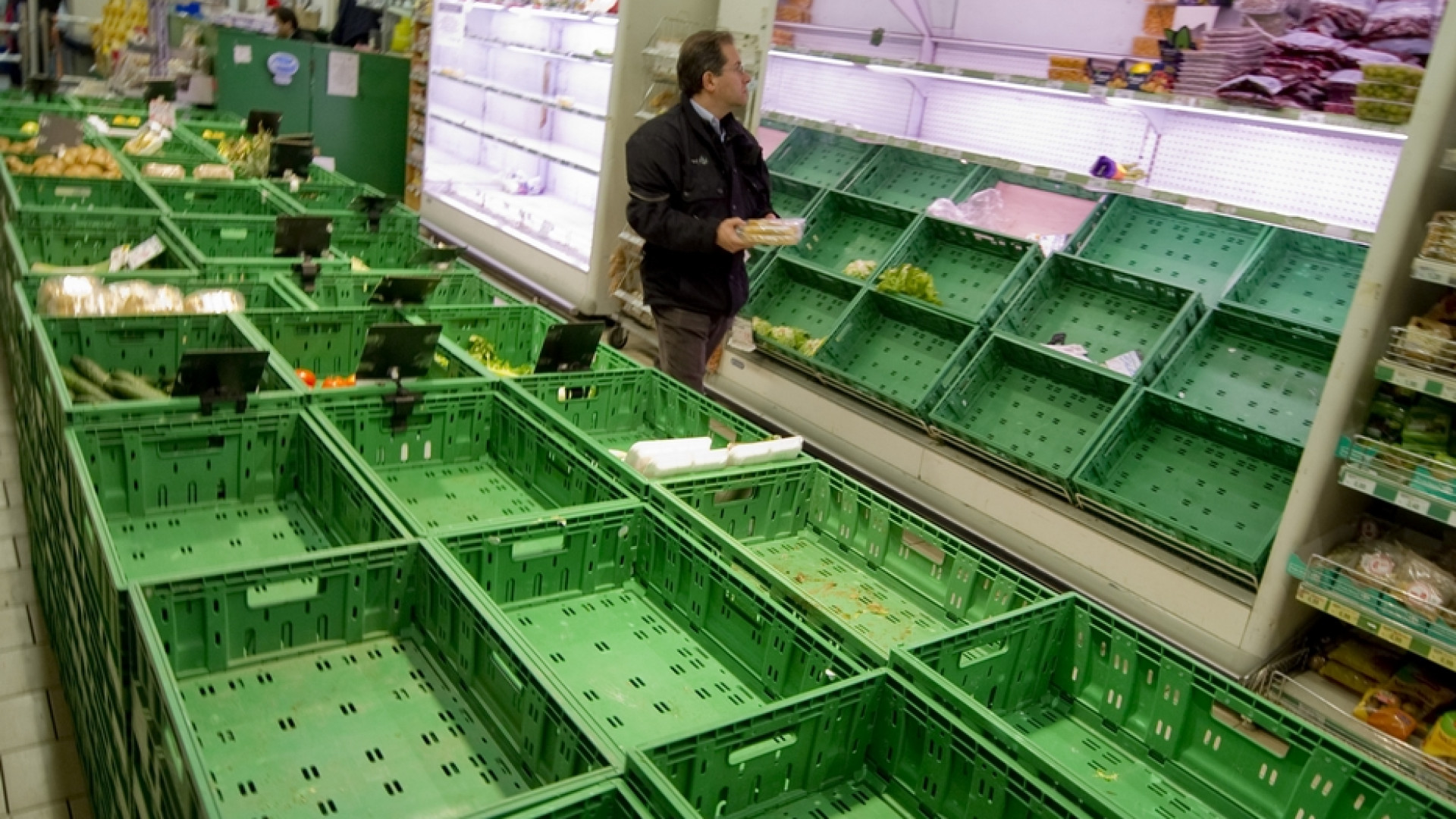 Immagine di Un'insolita penuria di merci agita la società dei consumi