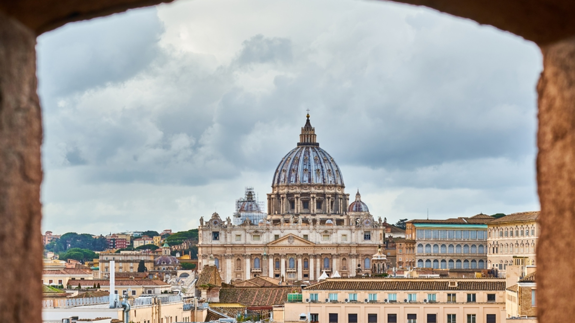 Immagine di Papa Francesco nomina Palmieri e Soddu vescovi di Ascoli e Terni. Chi sono