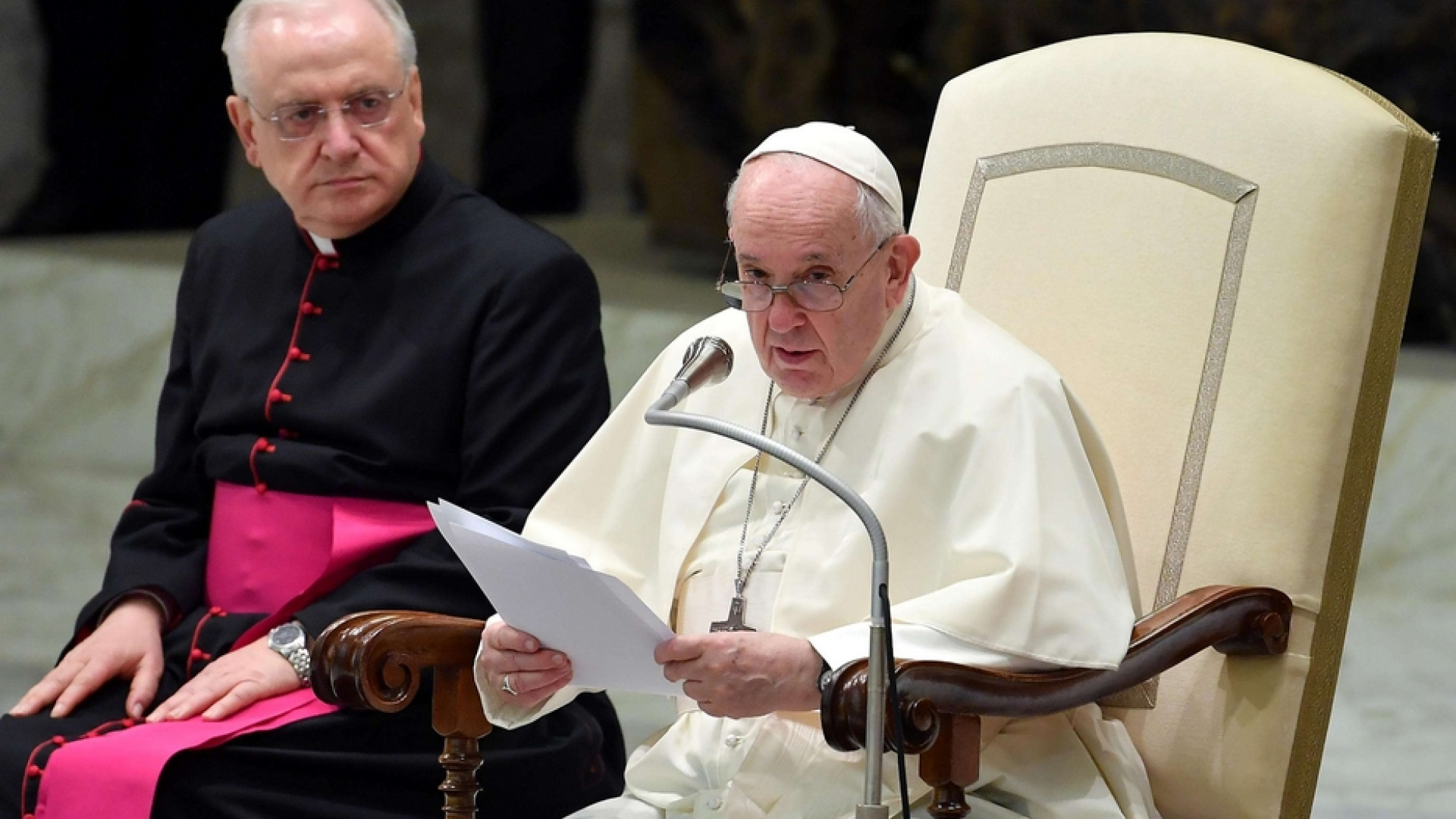 Immagine di Il Papa: lo Spirito dona mitezza e invita a portare i pesi degli altri