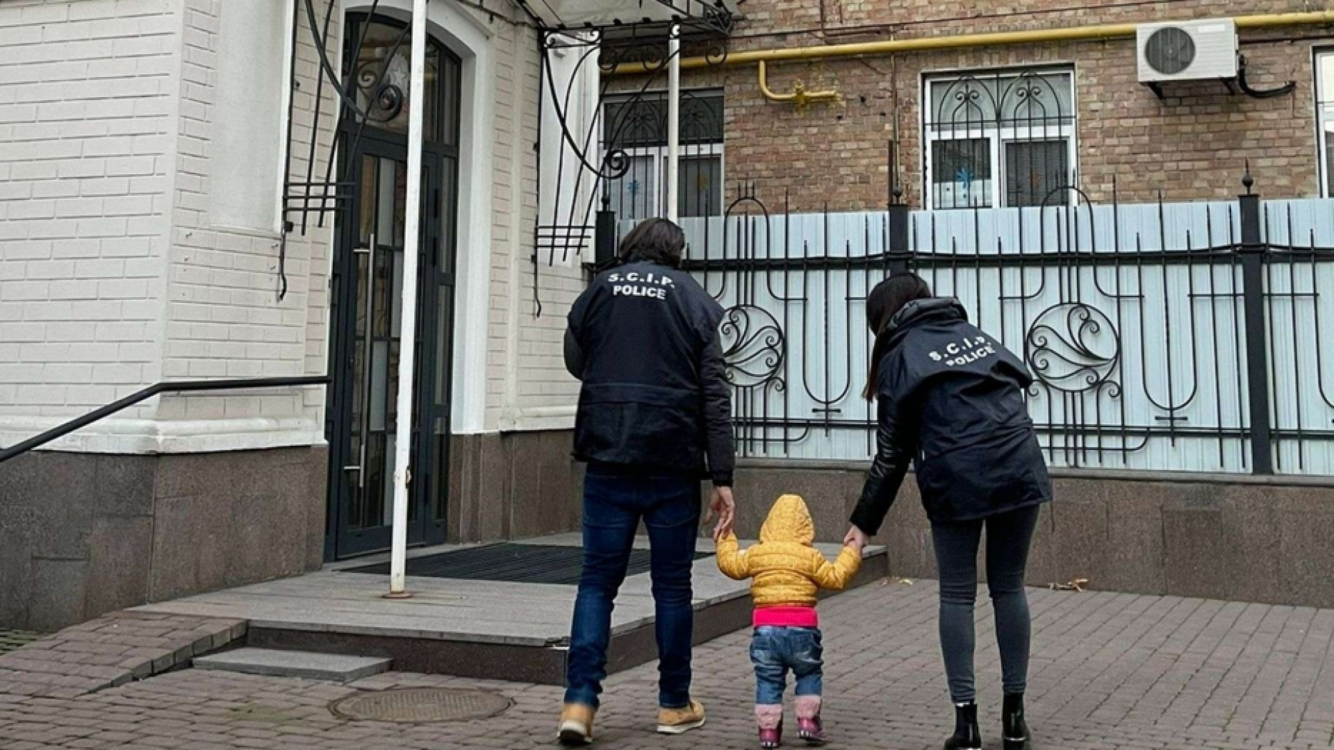 Immagine di Coppia italiana abbandona la bimba nata da utero in affitto in Ucraina