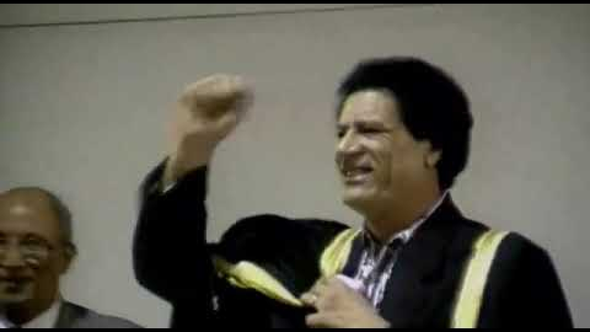 Immagine di Così l’Italia salvò la vita a Gheddafi. Ecco le missioni segrete