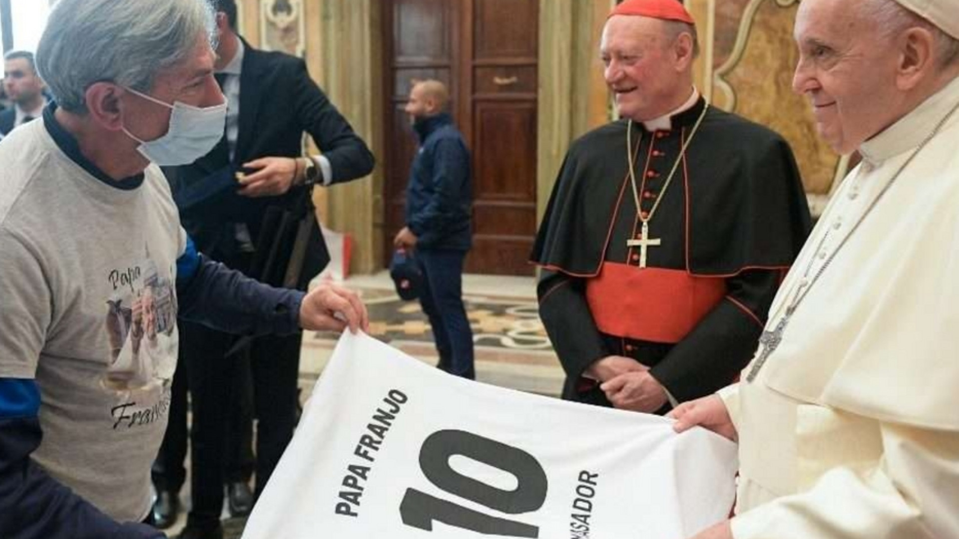 Immagine di Il Papa: date insieme un calcio all'esclusione