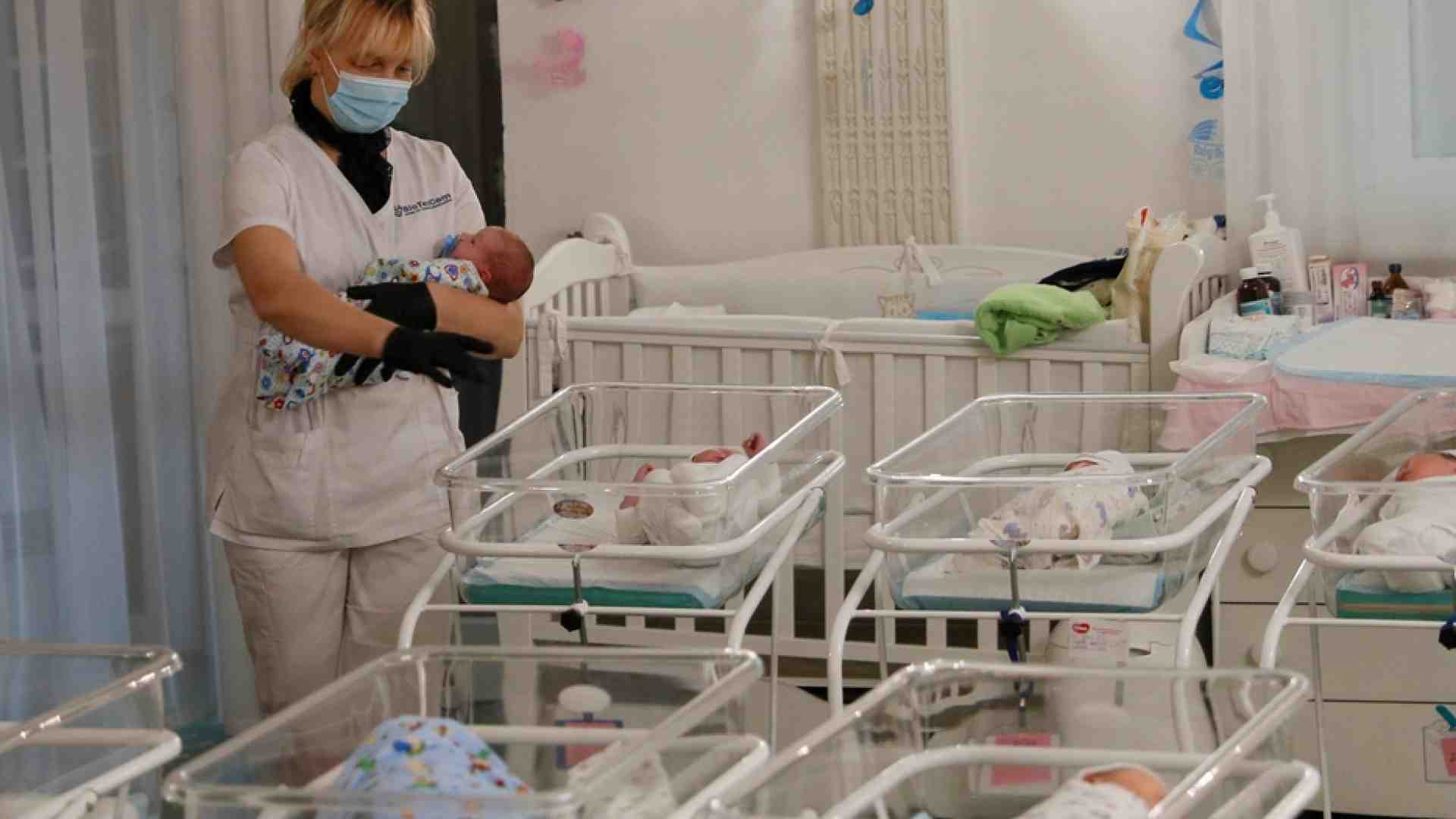 Immagine di Milano, il Consiglio comunale non riesce a dire «no» alla maternità surrogata