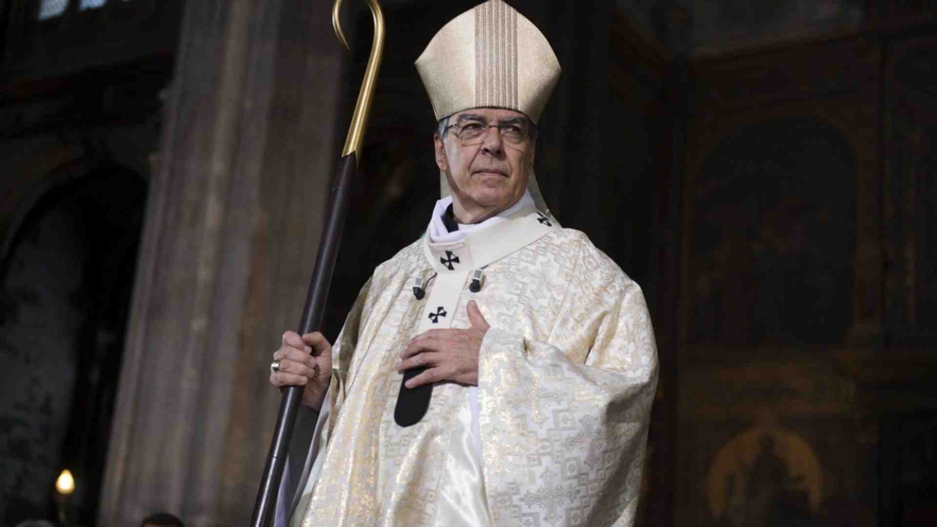 Immagine di Bufera sull'arcivescovo di Parigi che rimette il mandato a papa Francesco
