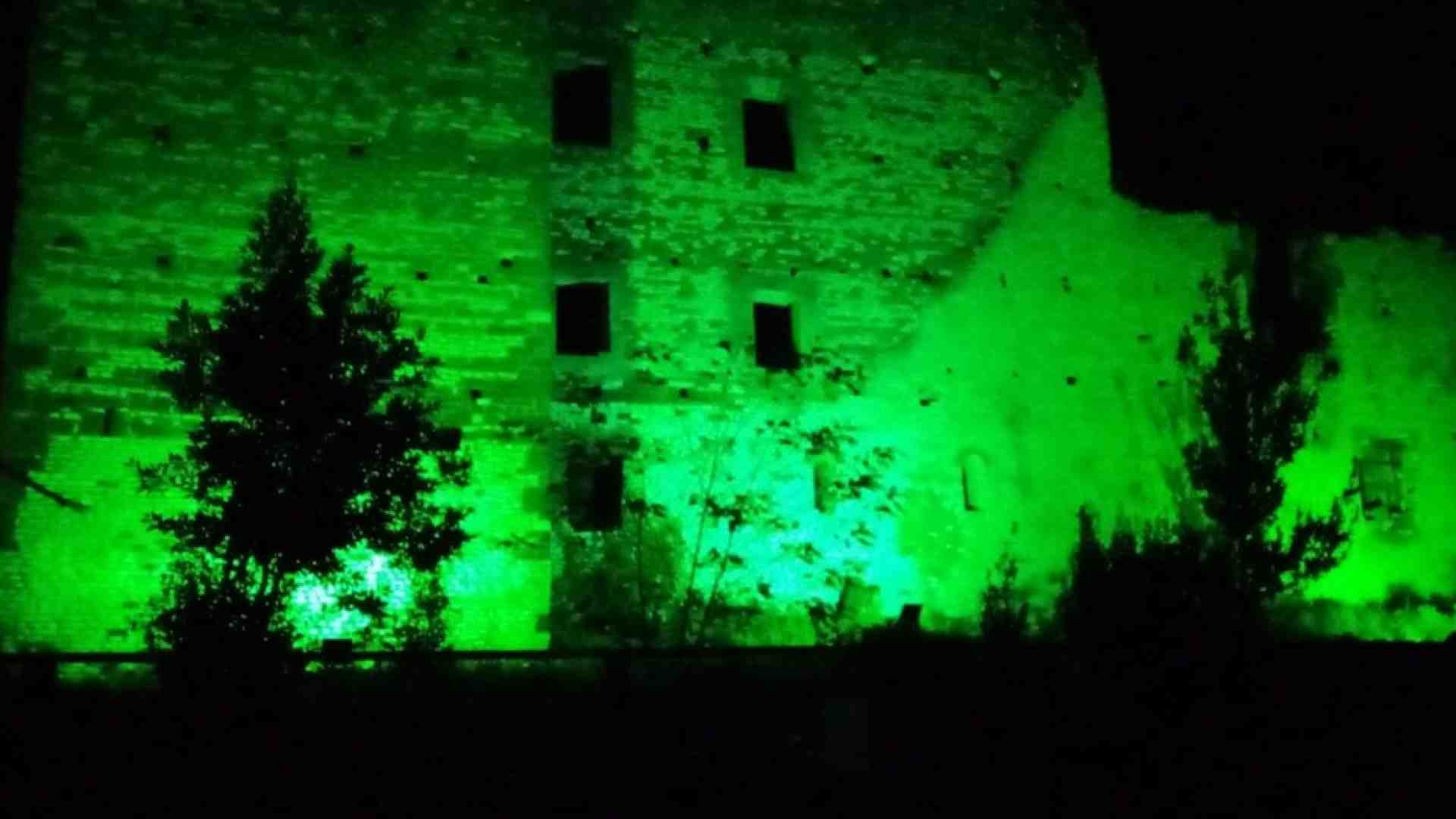 Immagine di Migranti, il castello di Colleferro illuminato dalle Lanterne Verdi
