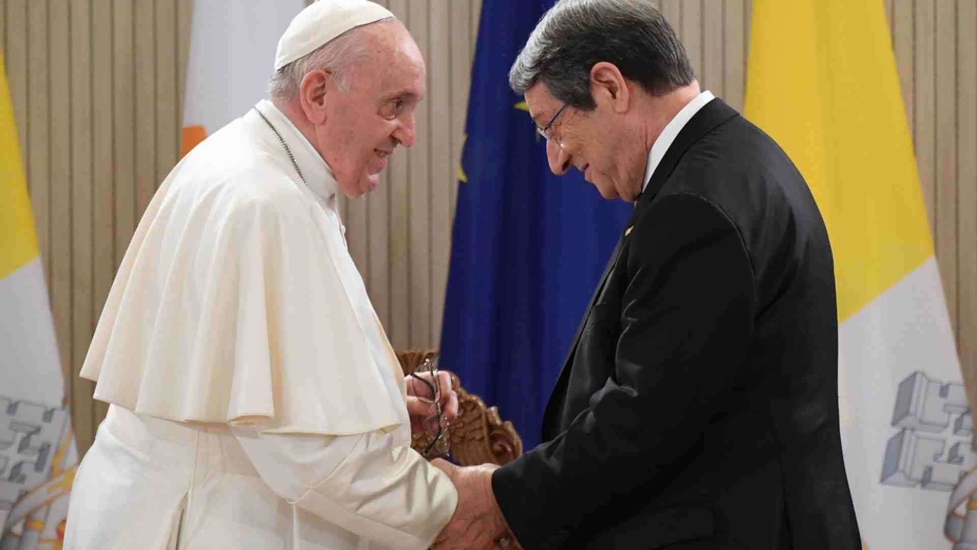 Immagine di Il Papa: «Non saranno i muri della paura ad aiutare il progresso dell'Europa»