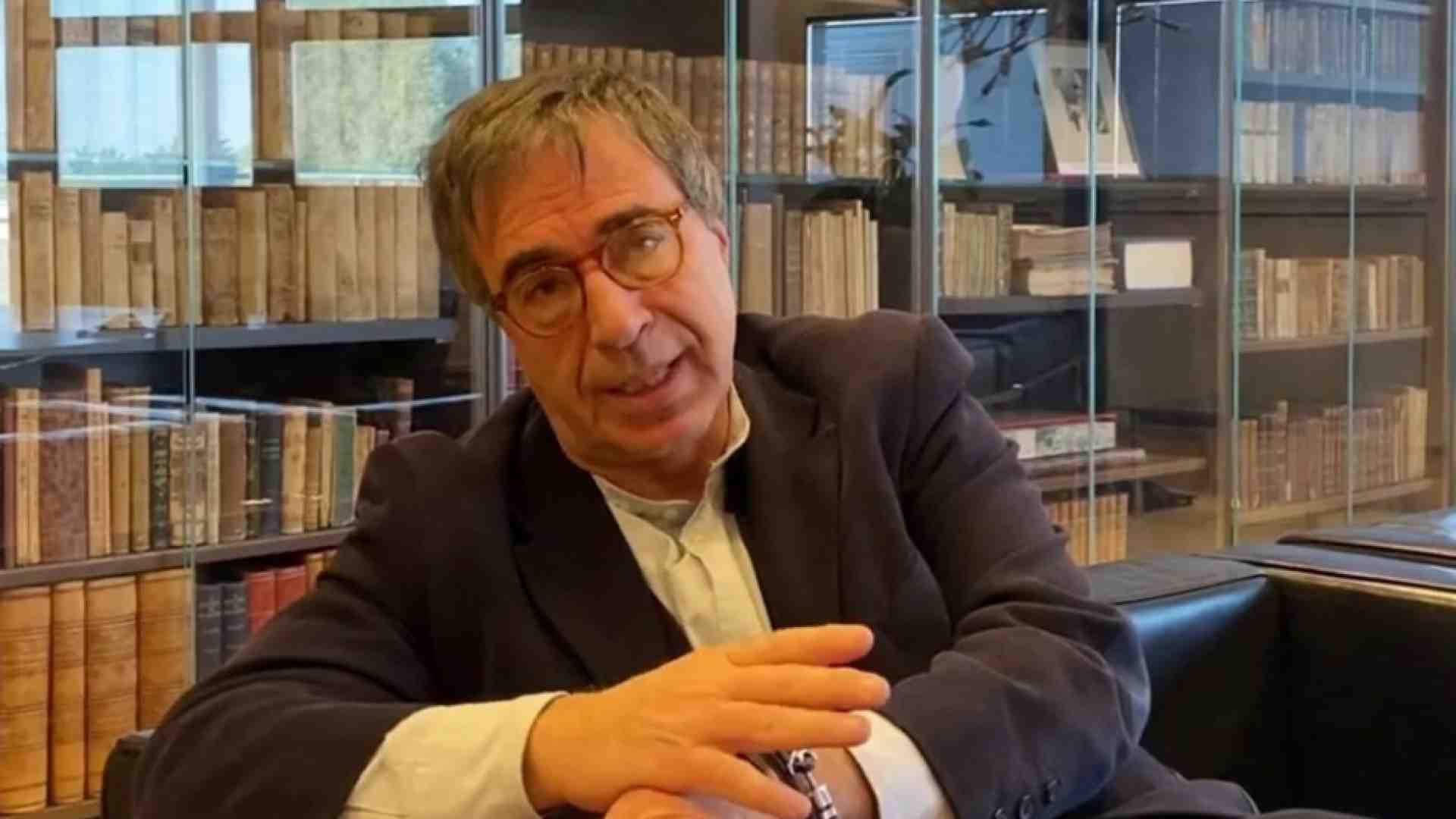 Immagine di Ciccozzi: «Con Omicron c'è la prova. Il virus si adatta all'uomo»