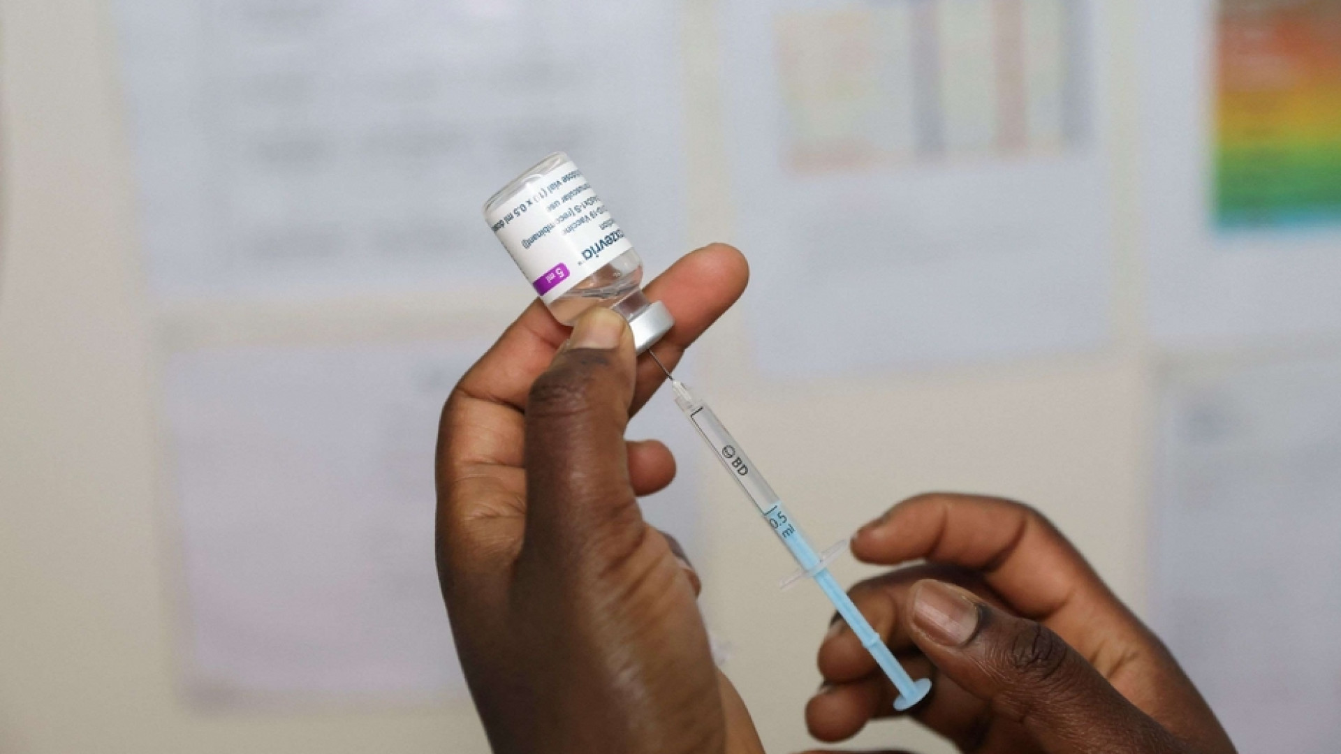Immagine di Vaccini, dopo cinque mesi l'efficacia al 39%
