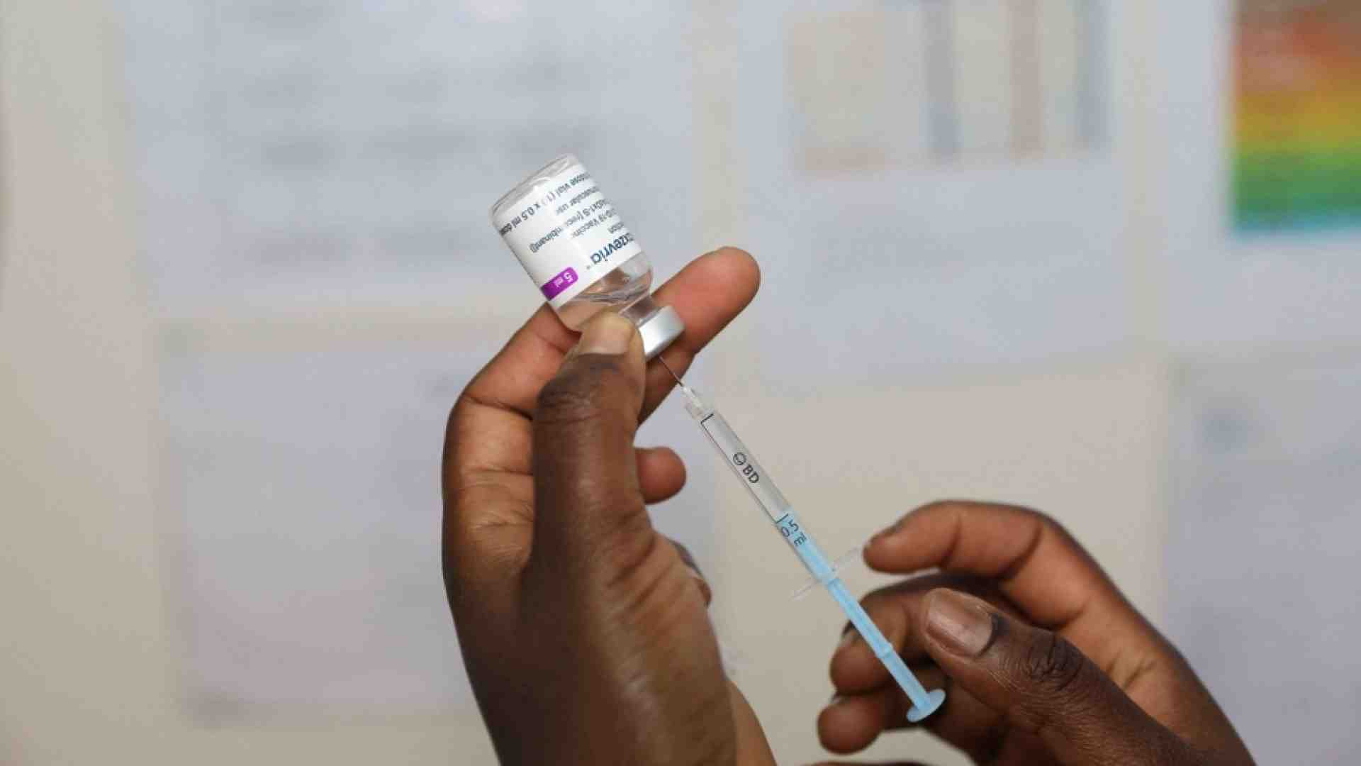 Immagine di Vaccini, dopo cinque mesi l'efficacia al 39%